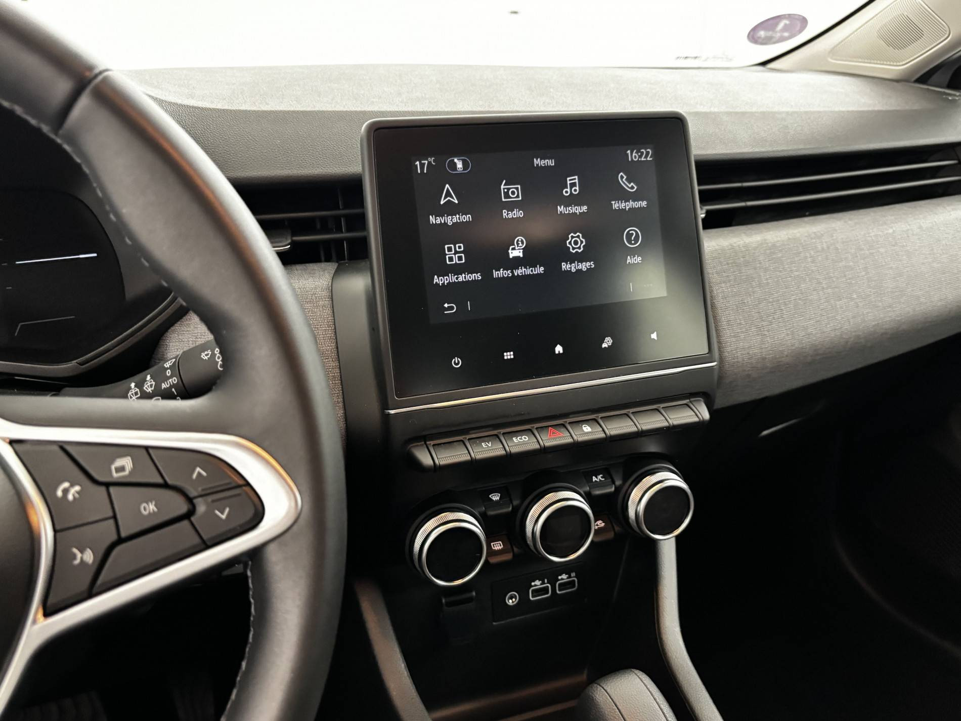 Vente en ligne Renault Clio 5 Clio E-Tech full hybrid 145 au prix de 19 970 €