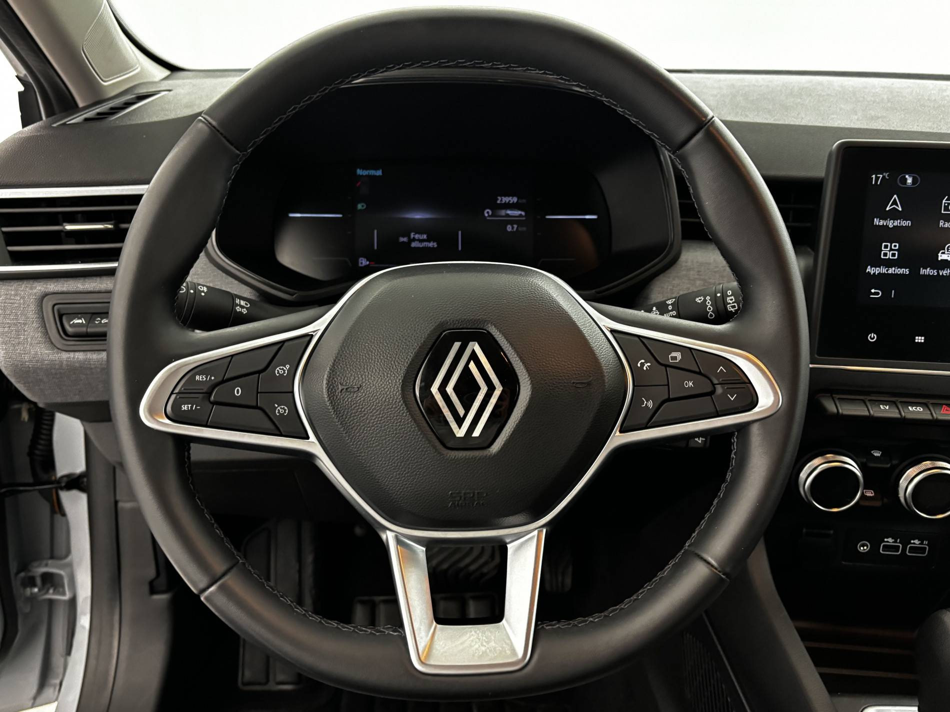 Vente en ligne Renault Clio 5 Clio E-Tech full hybrid 145 au prix de 19 970 €
