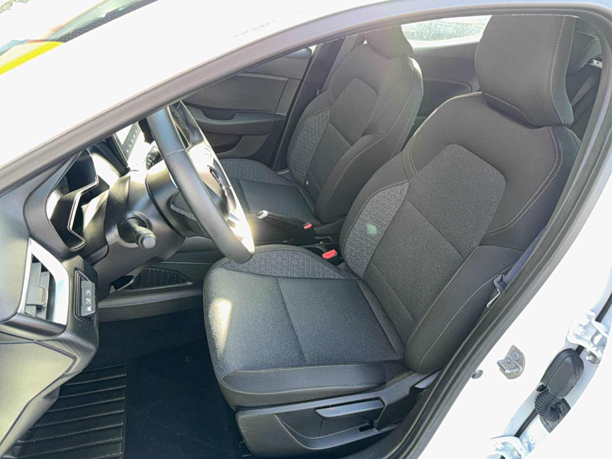 Vente en ligne Renault Clio 5 Clio E-Tech full hybrid 145 au prix de 18 870 €