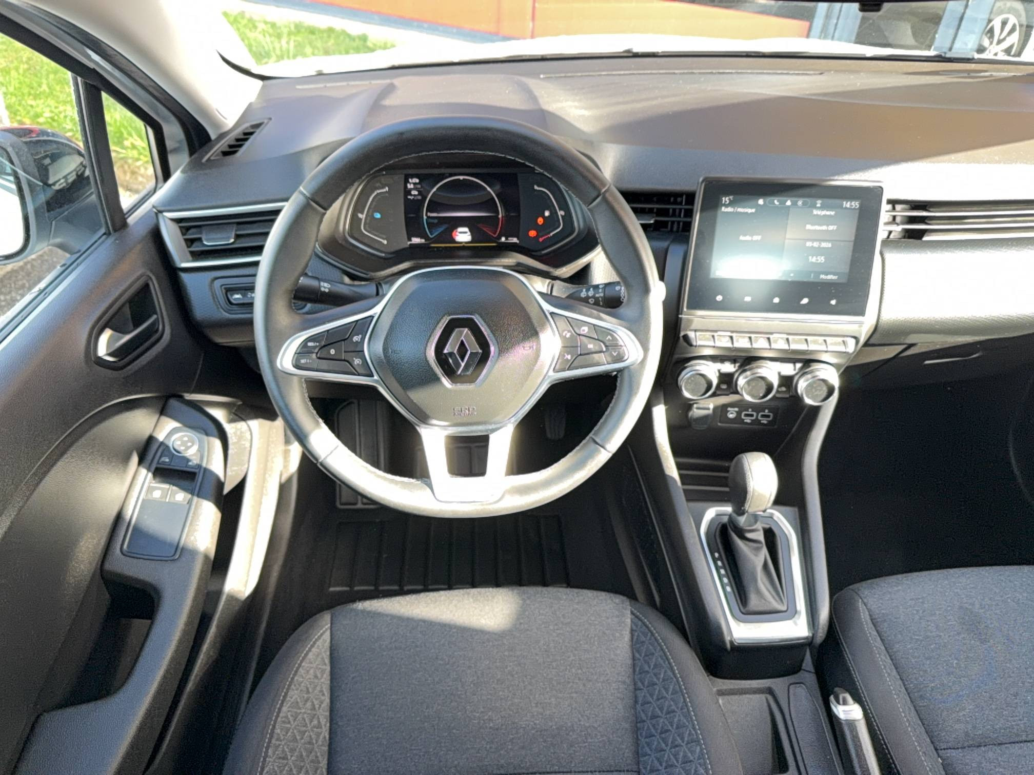 Vente en ligne Renault Clio 5 Clio E-Tech full hybrid 145 au prix de 18 870 €