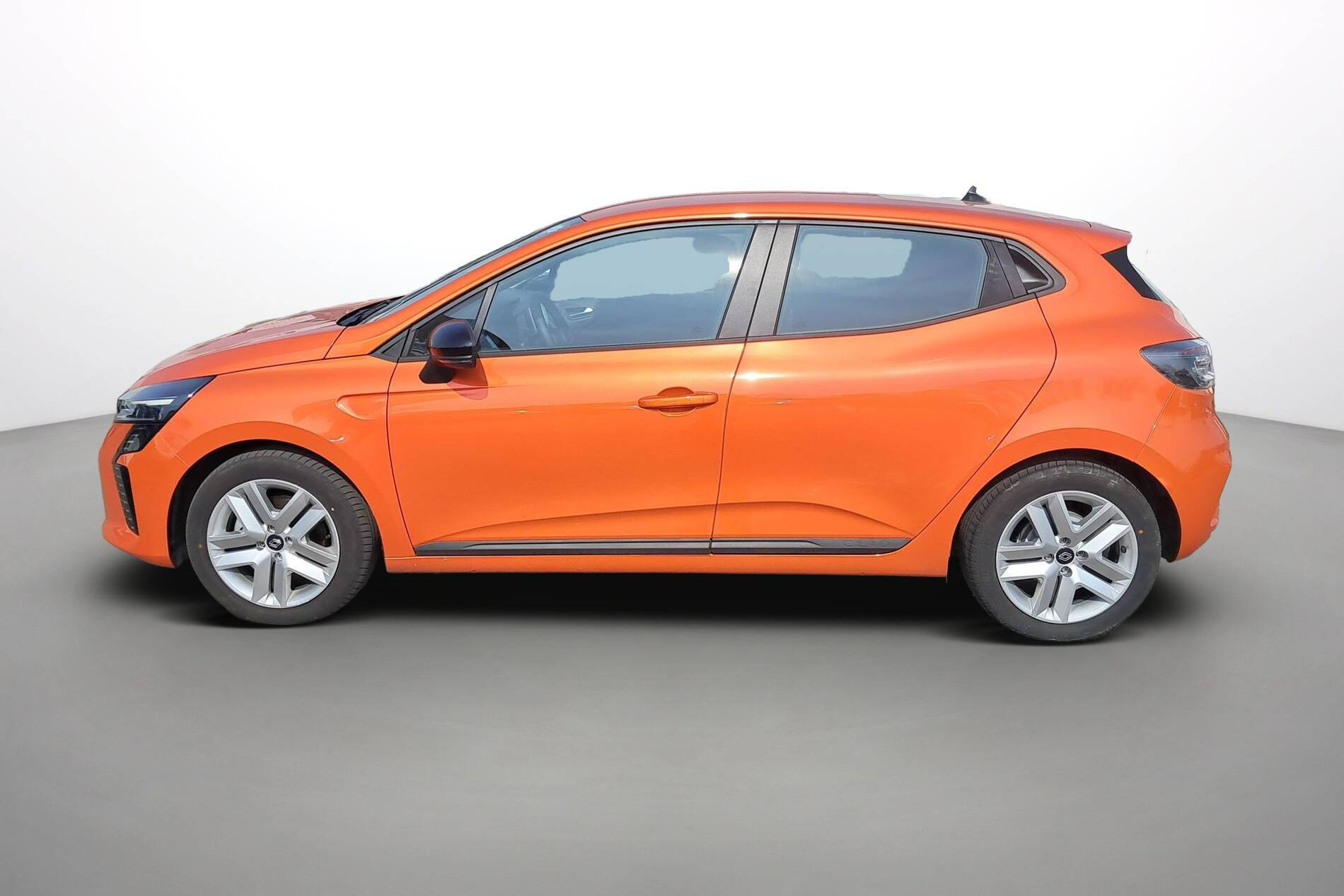 Vente en ligne Renault Clio 5 Clio E-Tech full hybrid 145 au prix de 20 590 €