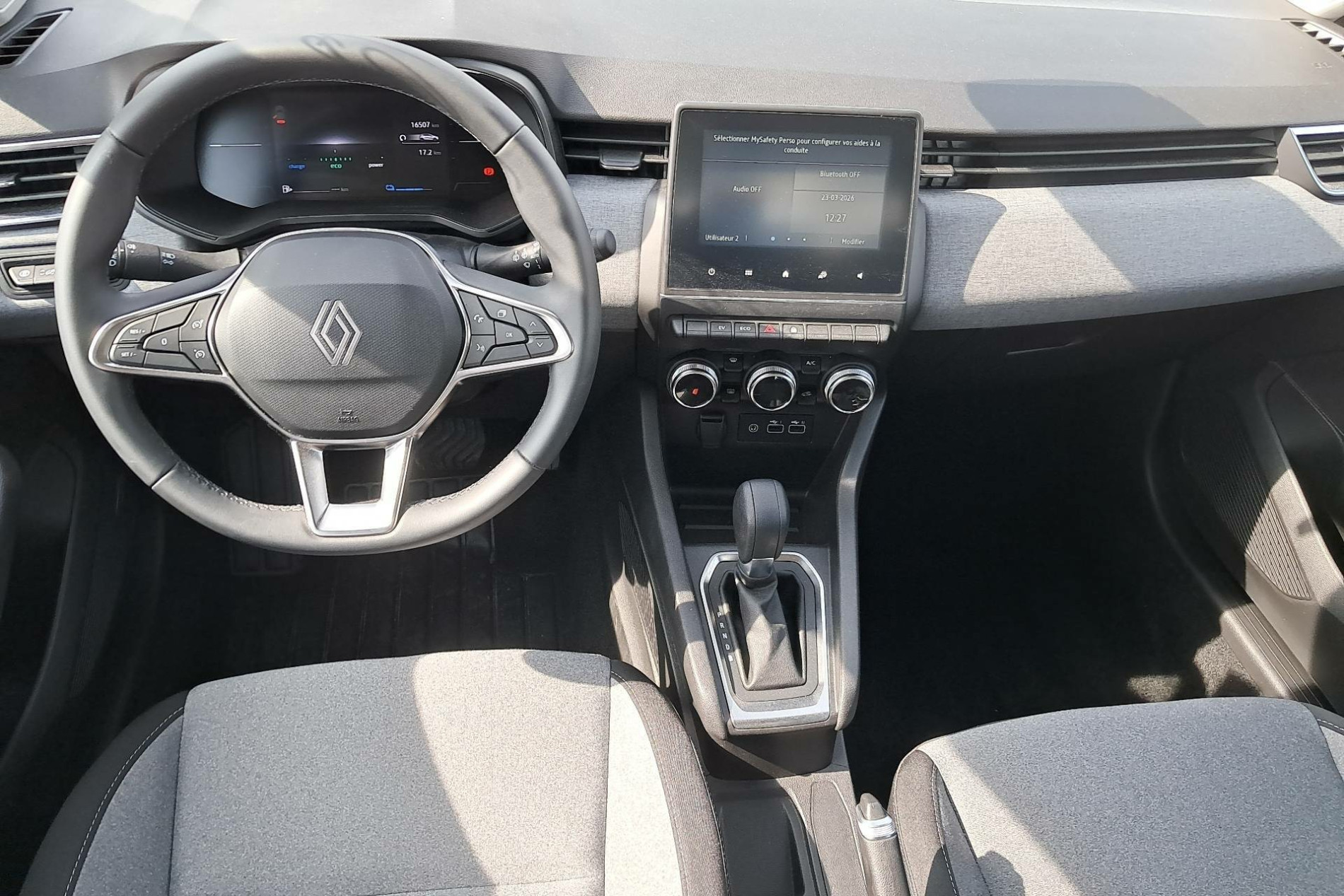 Vente en ligne Renault Clio 5 Clio E-Tech full hybrid 145 au prix de 20 590 €