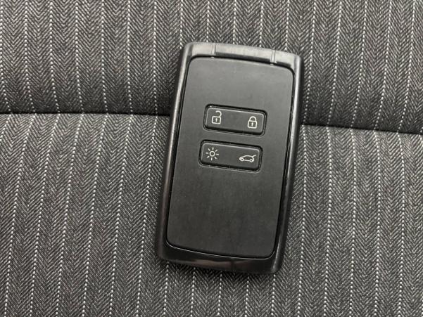 Vente en ligne Renault Clio 5 Clio E-Tech 140 - 21N au prix de 18 990 €