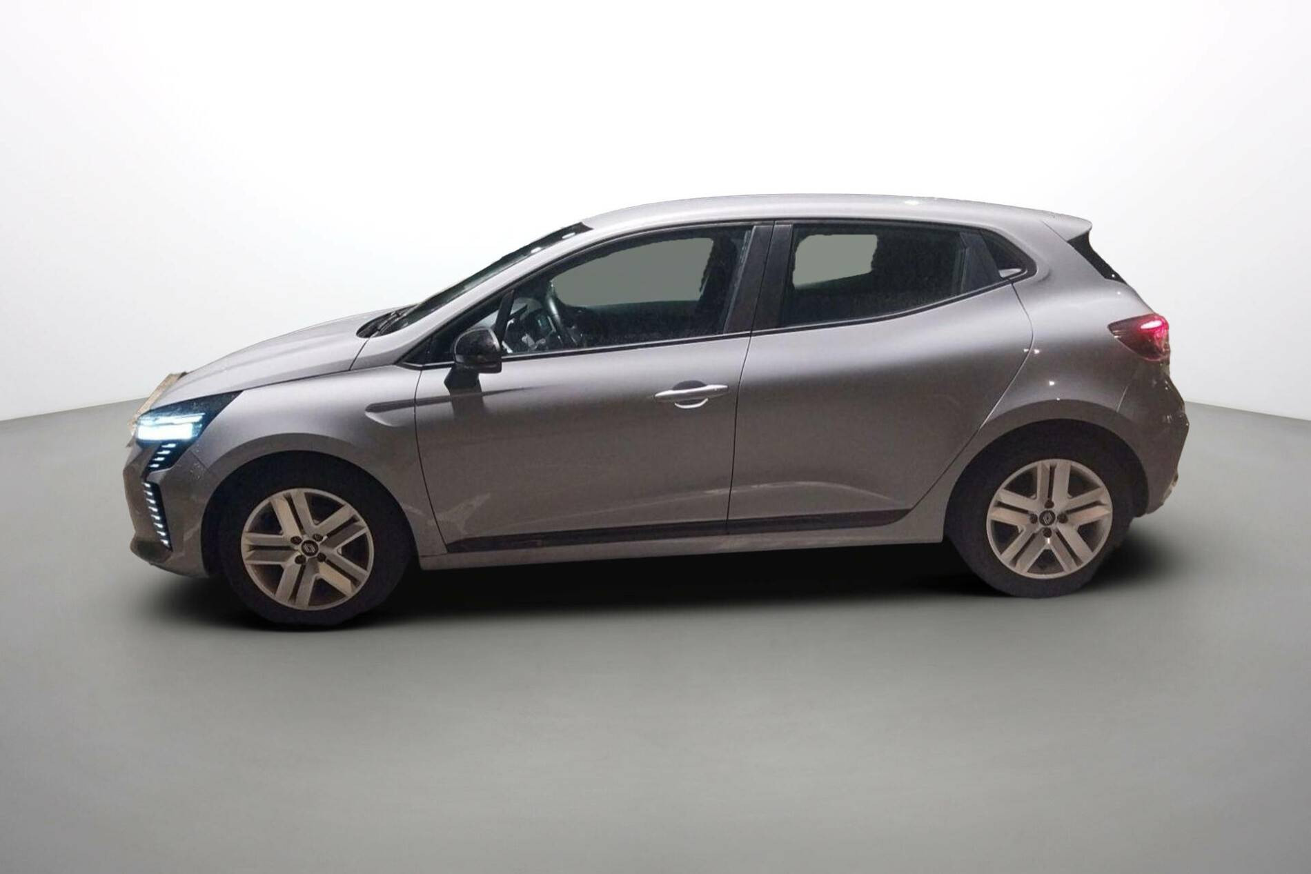 Vente en ligne Renault Clio 5 Clio TCe 90 au prix de 15 990 €