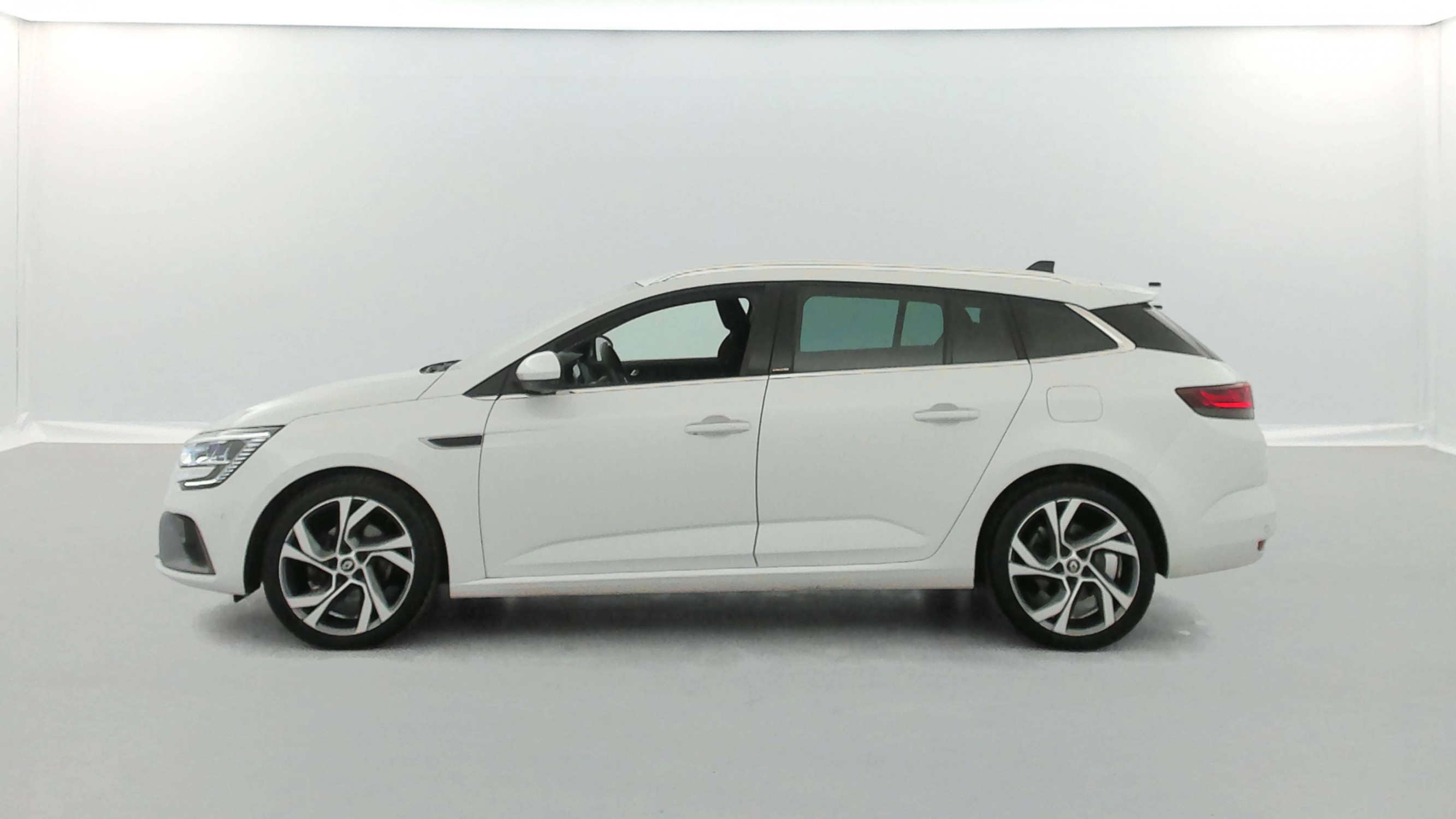 Vente en ligne Renault Megane 4 Estate Mégane IV Estate E-TECH Plug-In Hybride 160 au prix de 16 990 €