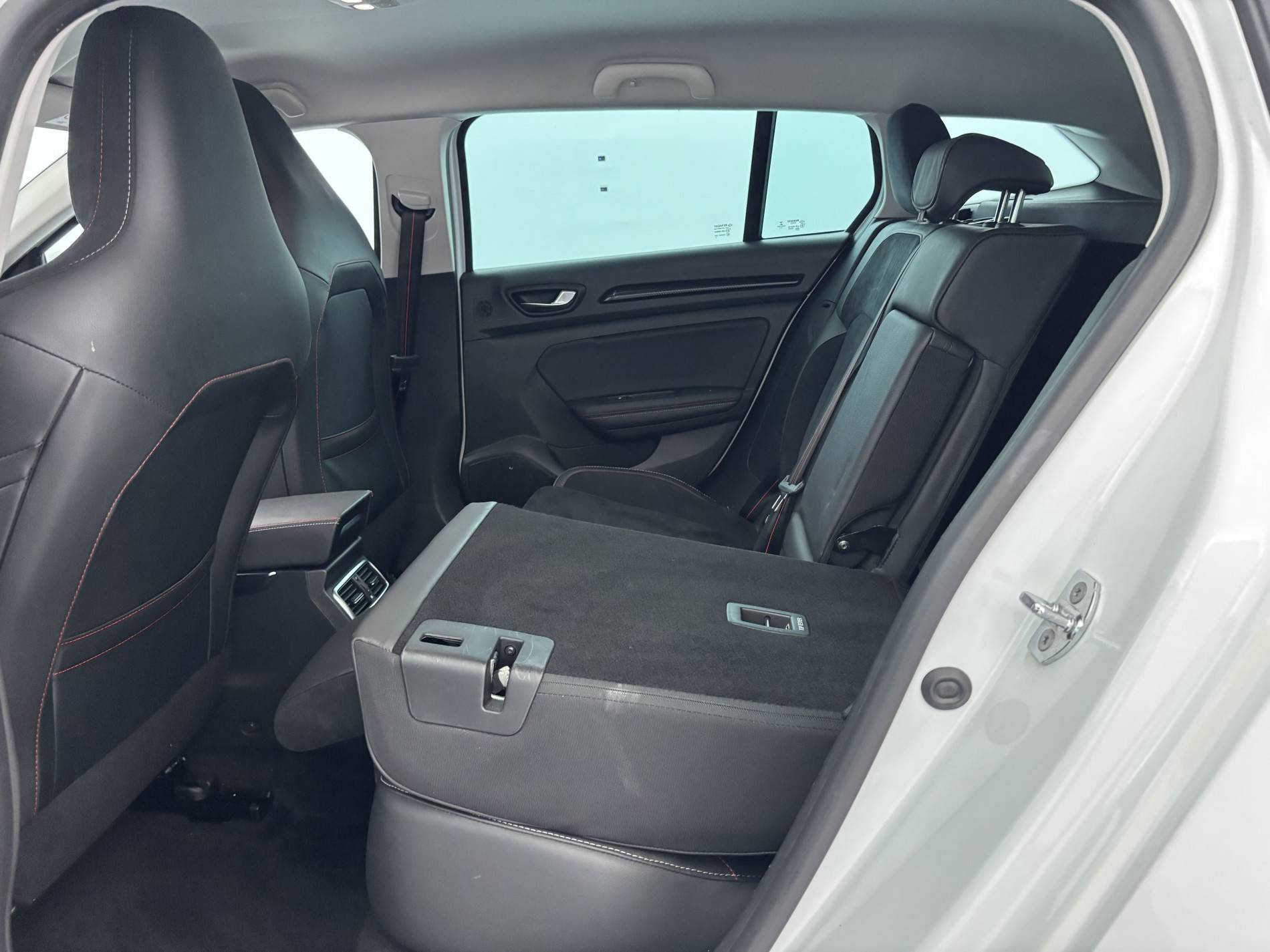 Vente en ligne Renault Megane 4 Estate Mégane IV Estate E-TECH Plug-In Hybride 160 au prix de 16 990 €