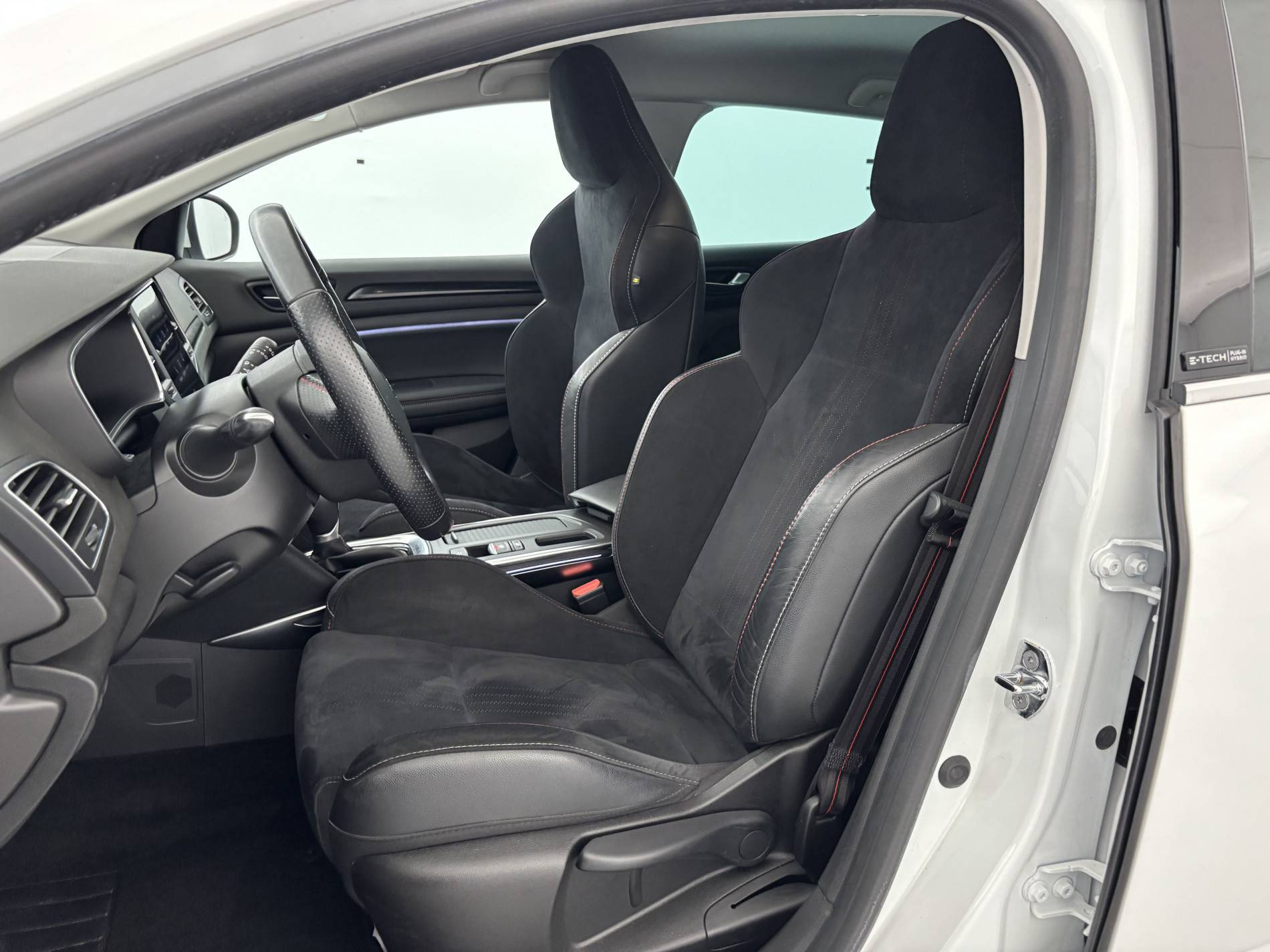 Vente en ligne Renault Megane 4 Estate Mégane IV Estate E-TECH Plug-In Hybride 160 au prix de 16 990 €