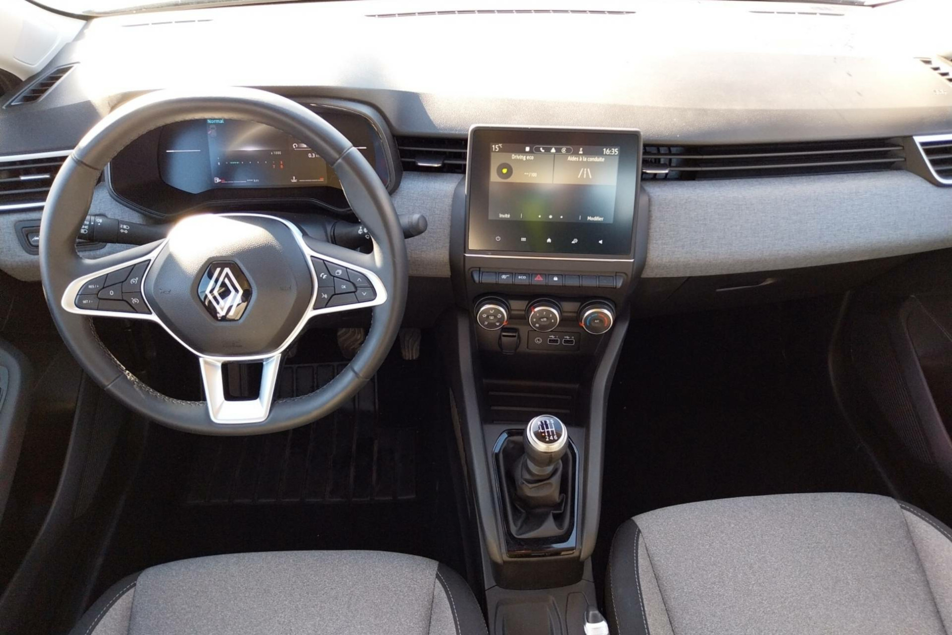 Vente en ligne Renault Clio 5 Clio TCe 90 au prix de 15 990 €