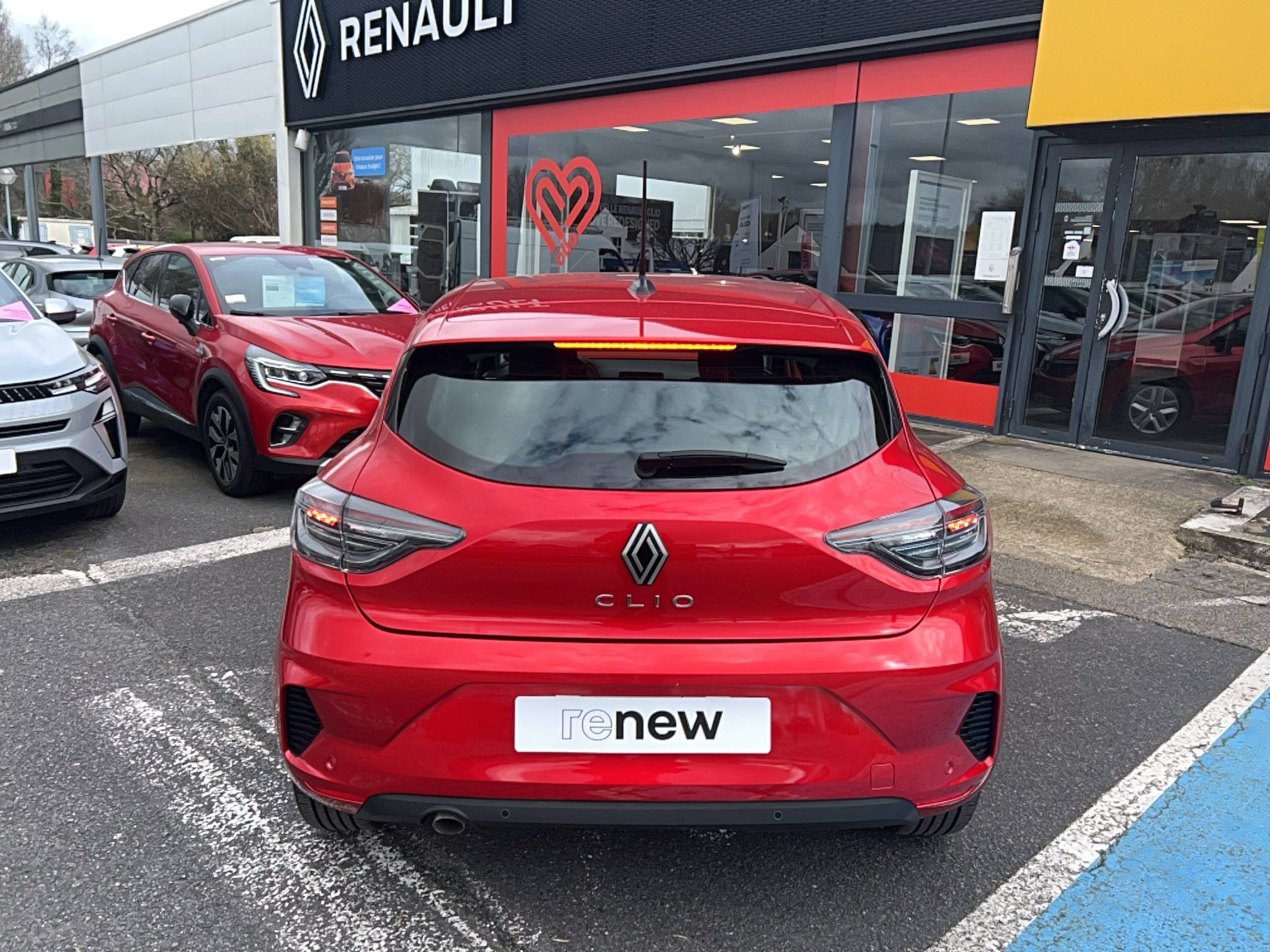 Vente en ligne Renault Clio 5 Clio TCe 90 au prix de 15 990 €