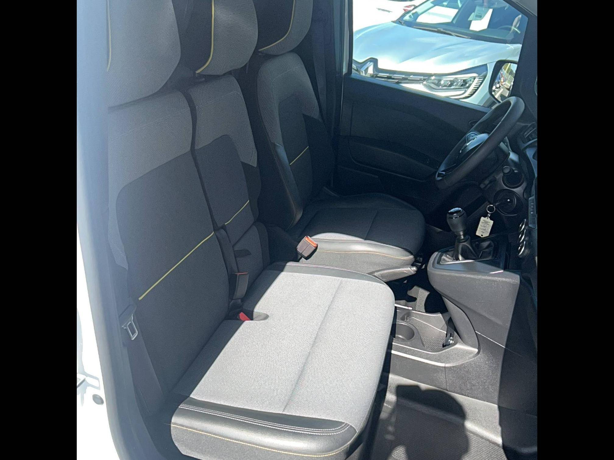 Vente en ligne Renault Kangoo Van  BLUE DCI 95 au prix de 19 490 €