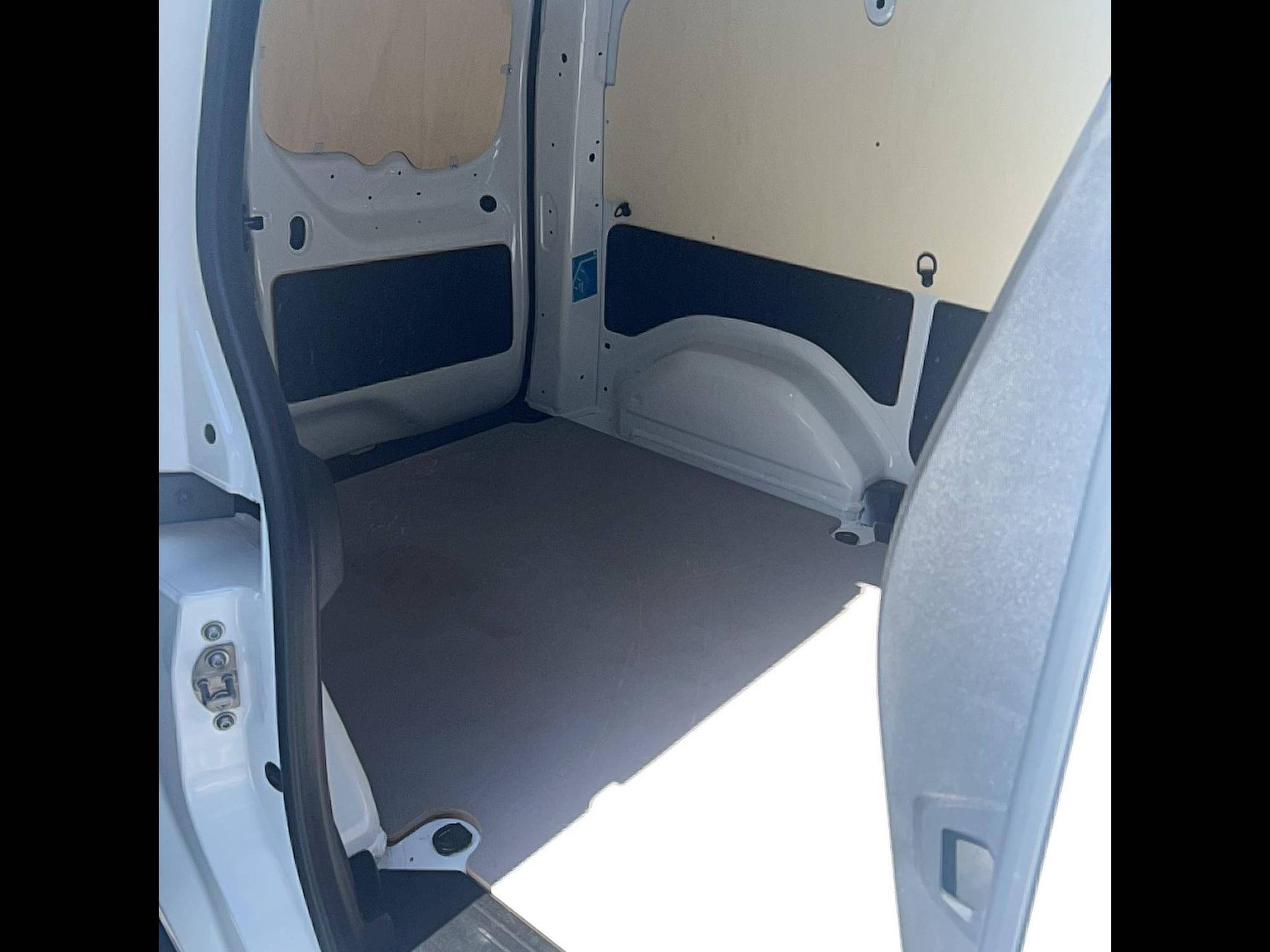 Vente en ligne Renault Kangoo Van  BLUE DCI 95 au prix de 19 490 €