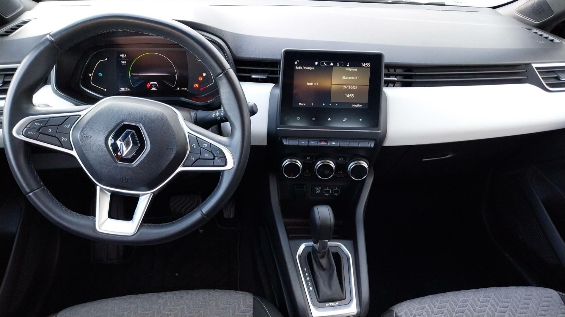 Vente en ligne Renault Clio 5 Clio E-Tech 140 - 21N au prix de 14 370 €