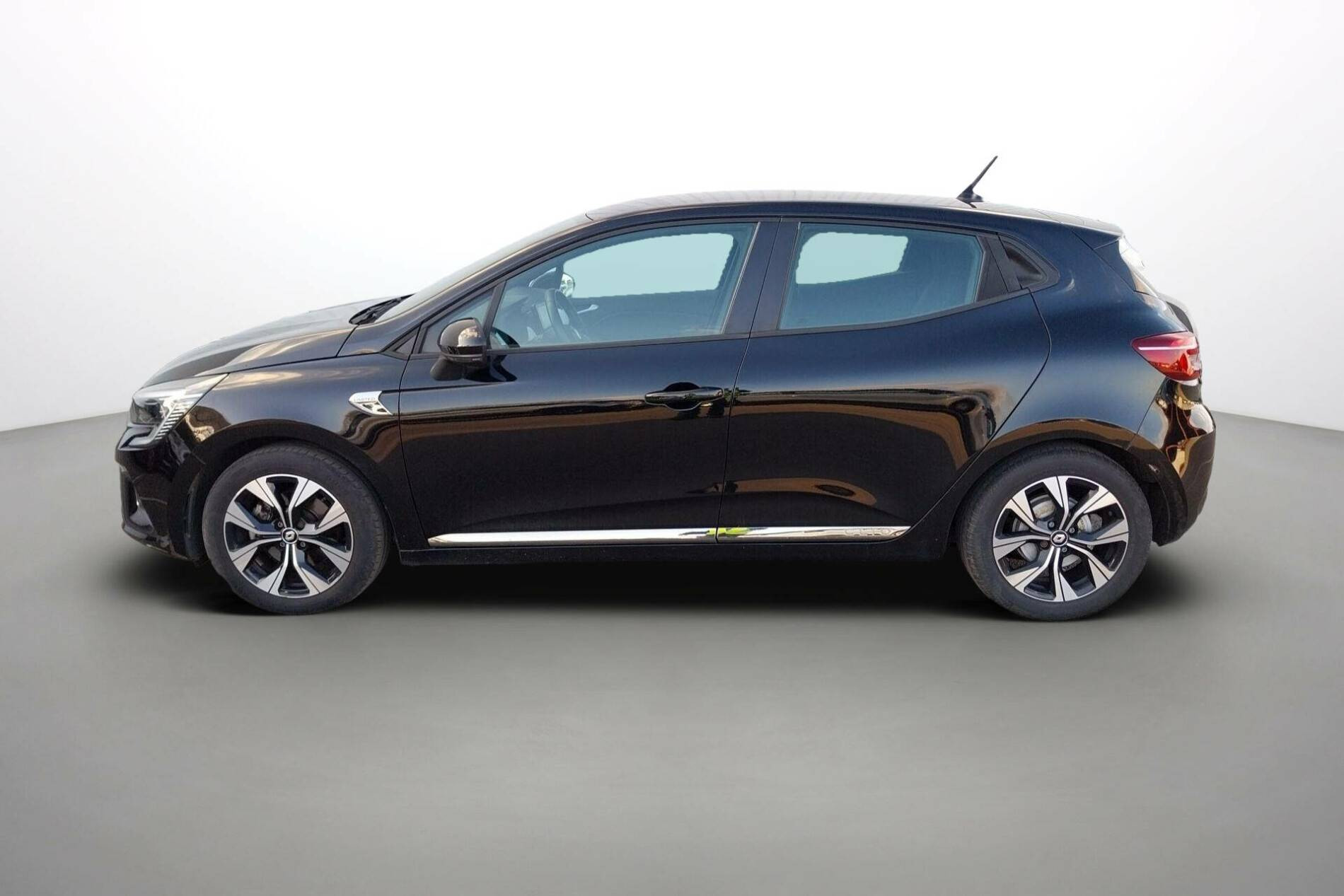 Vente en ligne Renault Clio 5 Clio E-Tech 140 - 21N au prix de 14 370 €