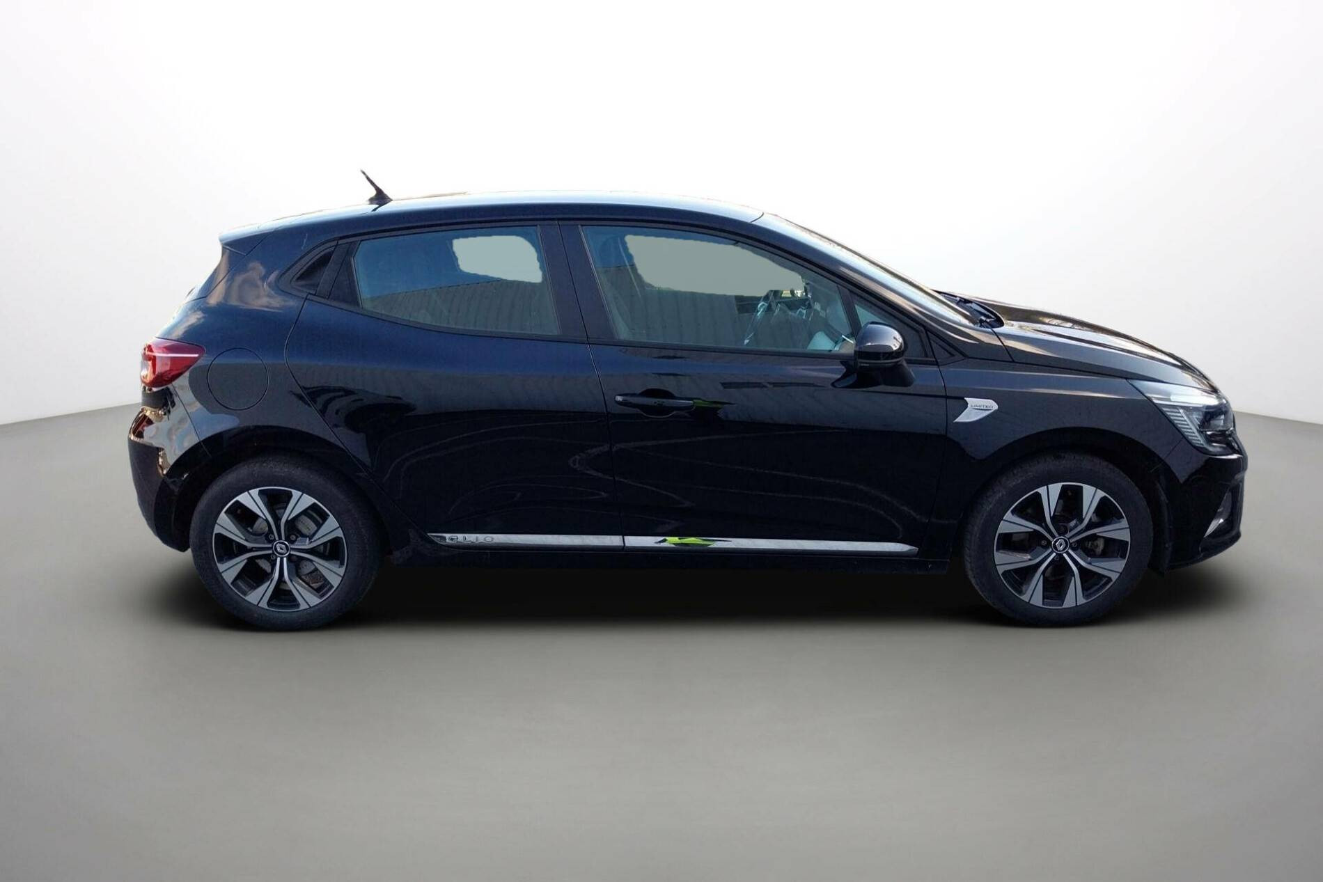 Vente en ligne Renault Clio 5 Clio E-Tech 140 - 21N au prix de 14 370 €