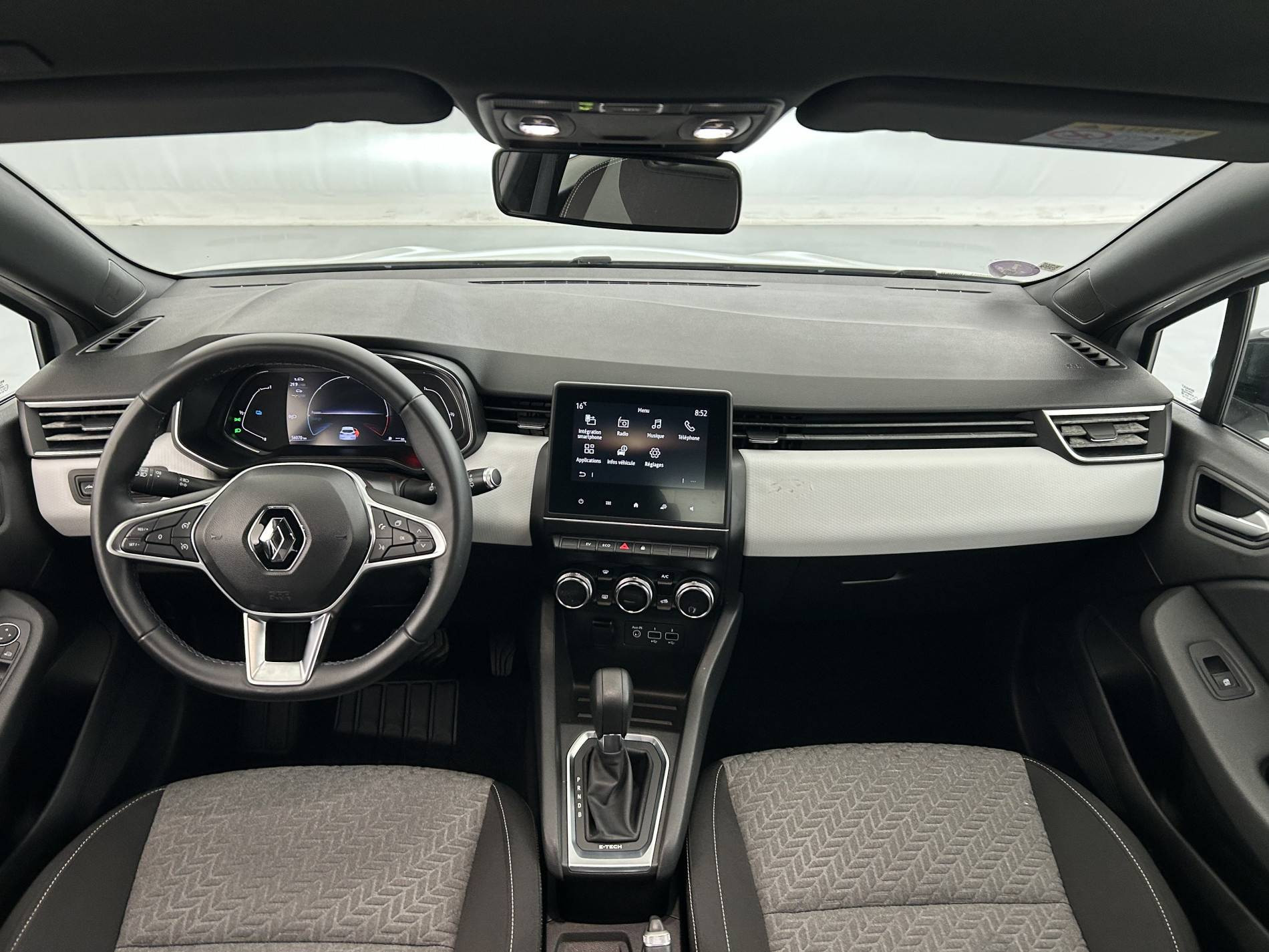 Vente en ligne Renault Clio 5 Clio E-Tech 140 - 21 au prix de 15 490 €