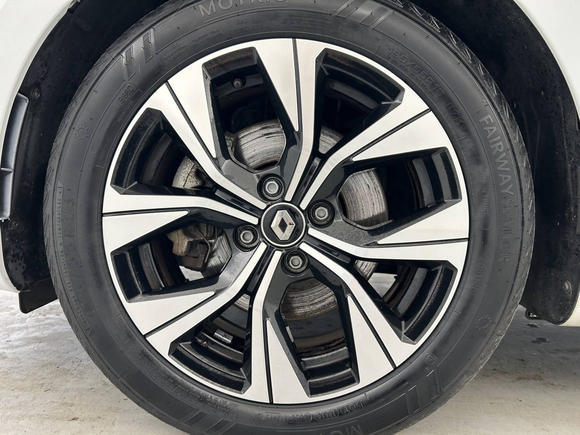 Vente en ligne Renault Clio 5 Clio E-Tech 140 - 21 au prix de 15 490 €