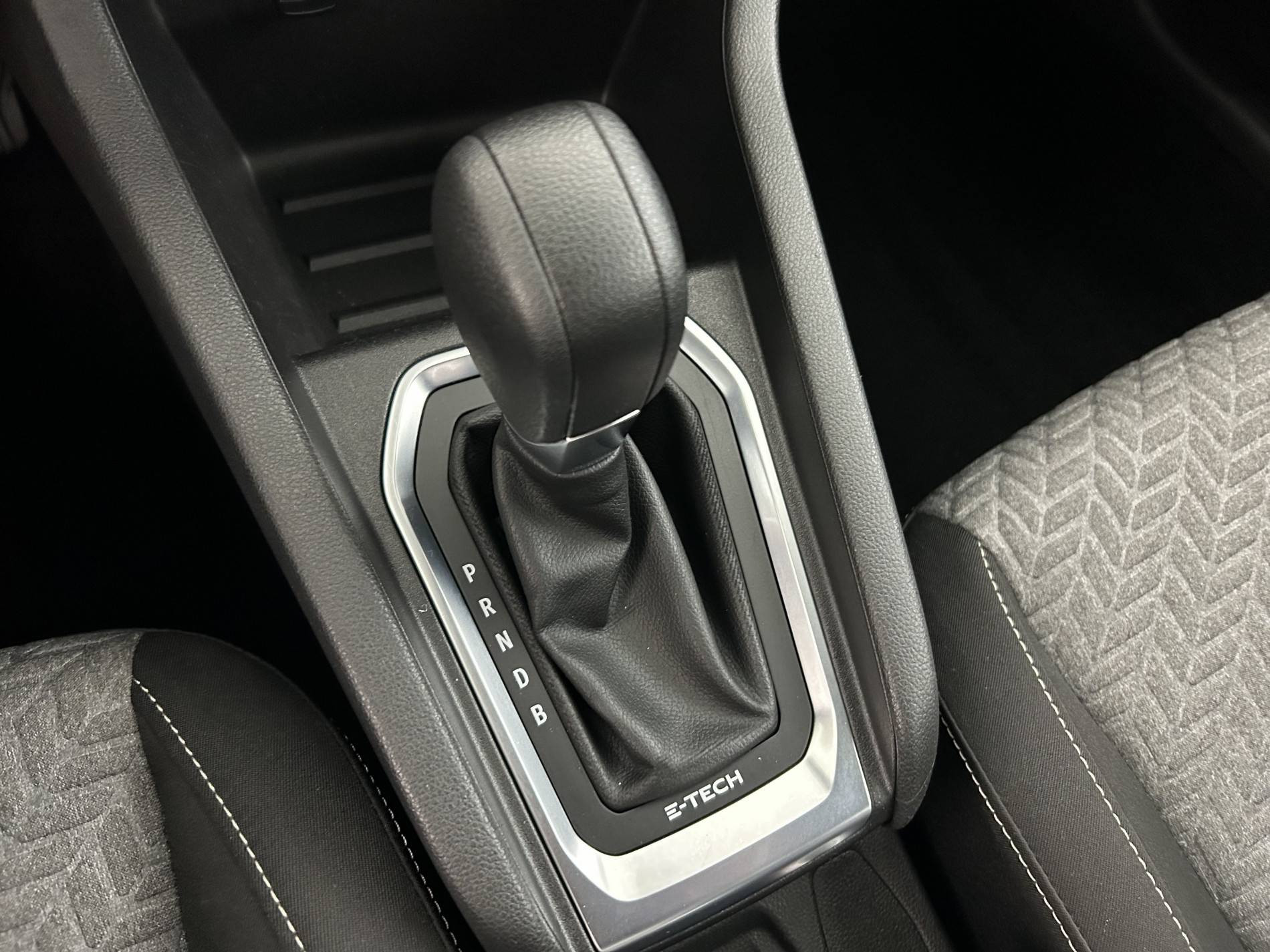 Vente en ligne Renault Clio 5 Clio E-Tech 140 - 21 au prix de 15 490 €