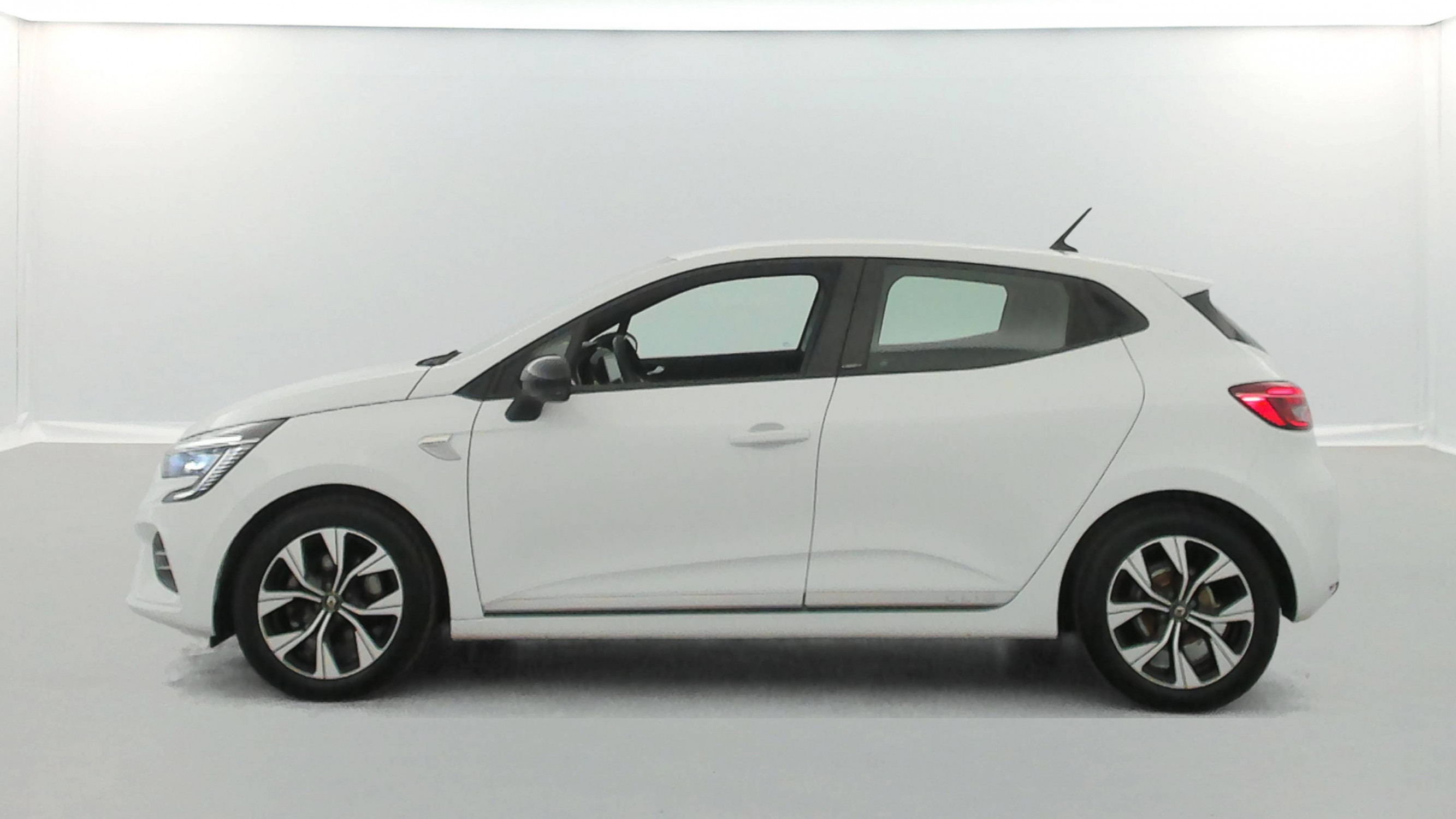 Vente en ligne Renault Clio 5 Clio E-Tech 140 - 21 au prix de 15 490 €