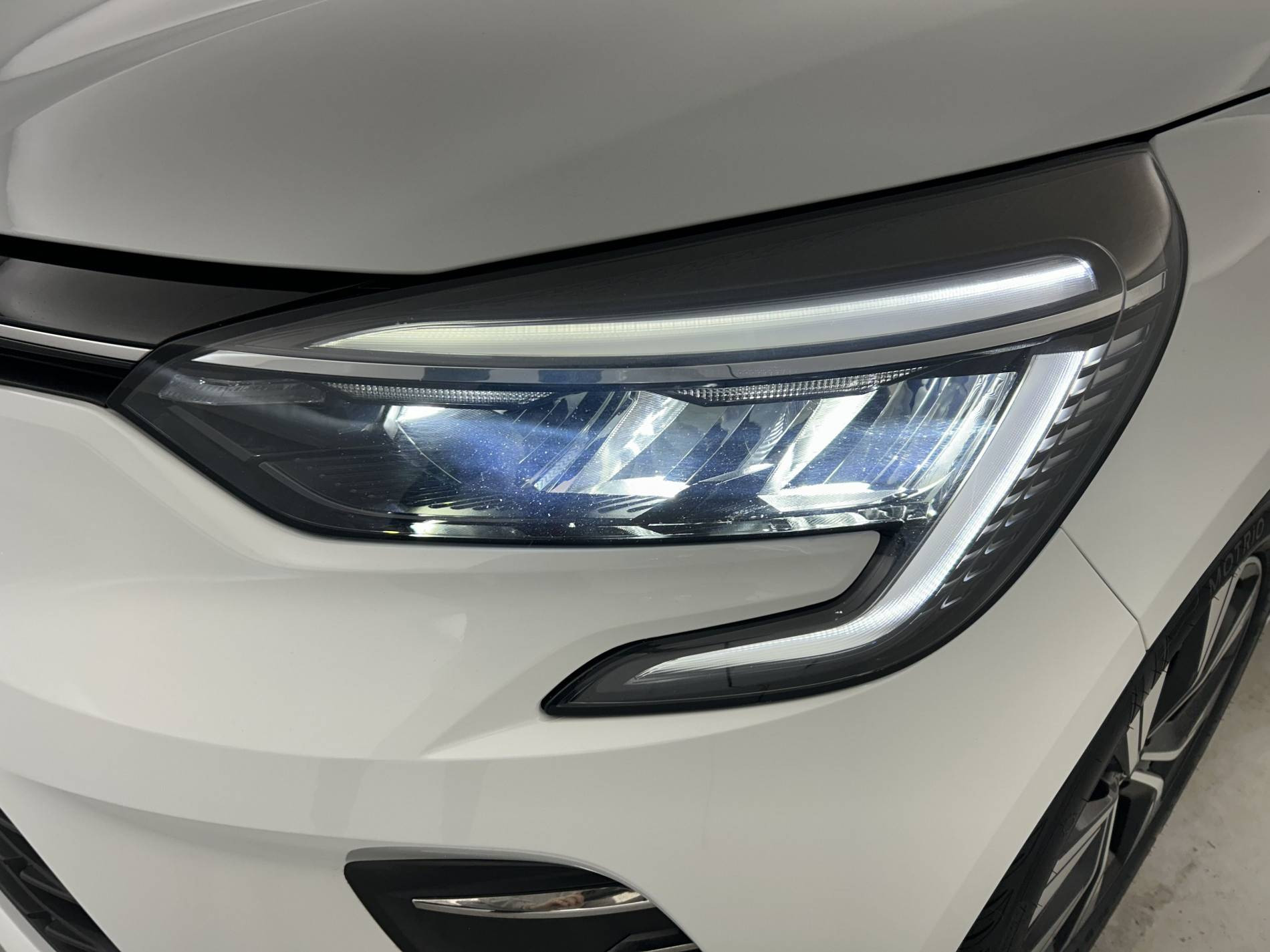 Vente en ligne Renault Clio 5 Clio E-Tech 140 - 21 au prix de 15 490 €