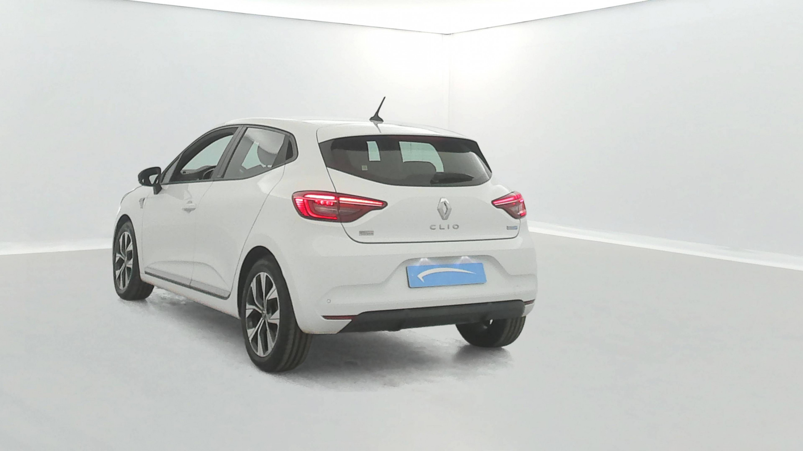 Vente en ligne Renault Clio 5 Clio E-Tech 140 - 21 au prix de 15 490 €
