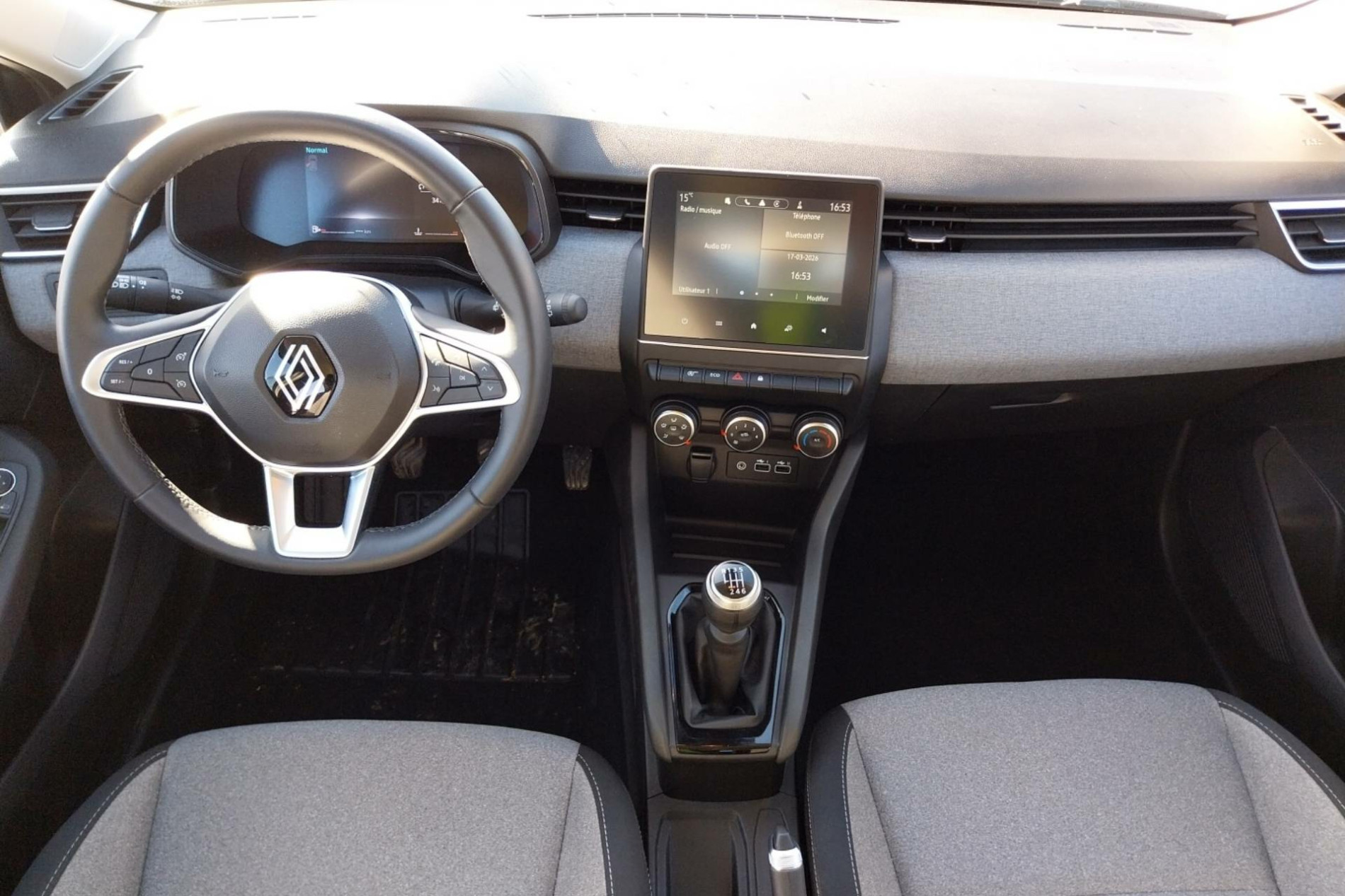 Vente en ligne Renault Clio 5 Clio TCe 90 au prix de 15 990 €