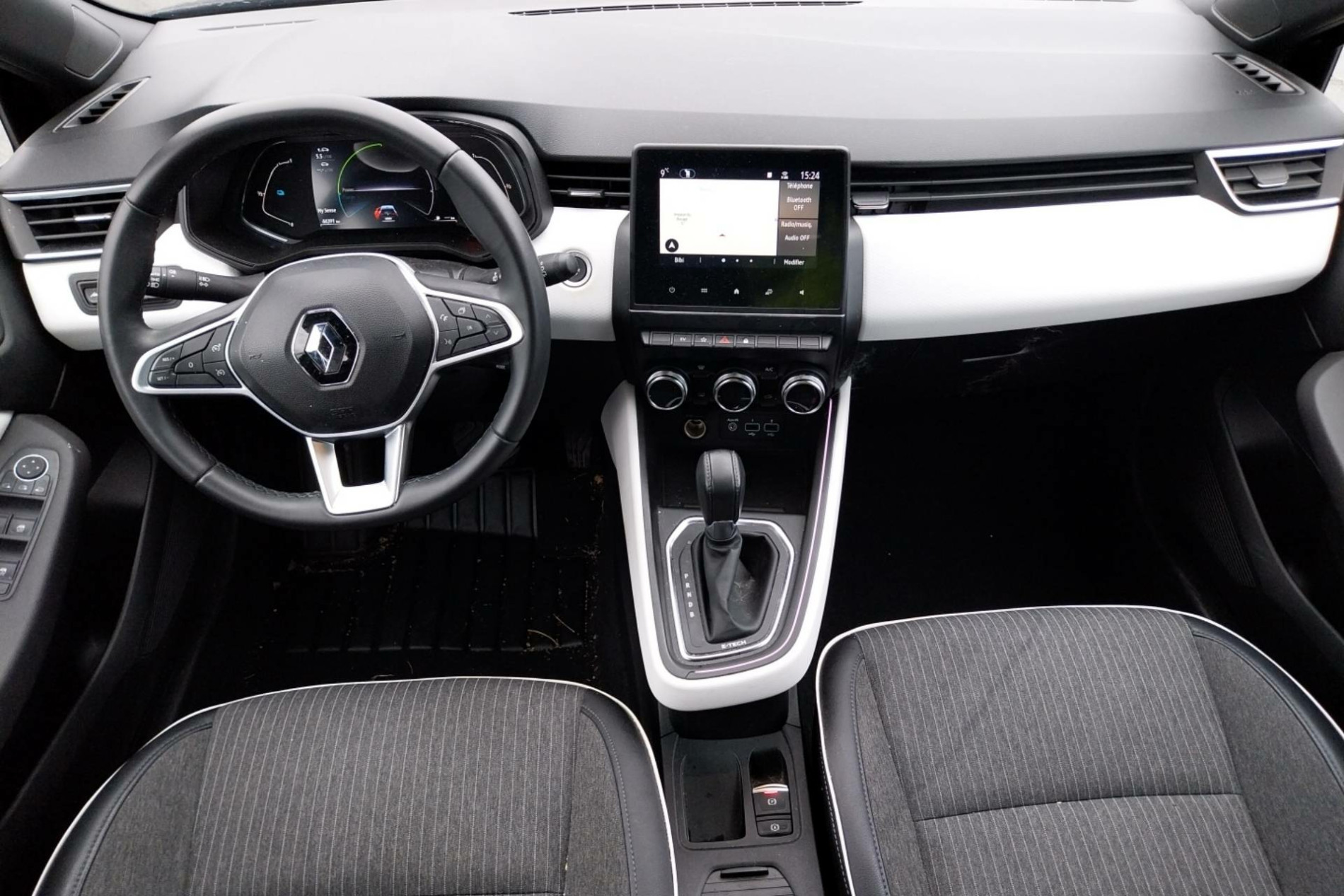 Vente en ligne Renault Clio 5 Clio E-Tech 140 au prix de 16 890 €