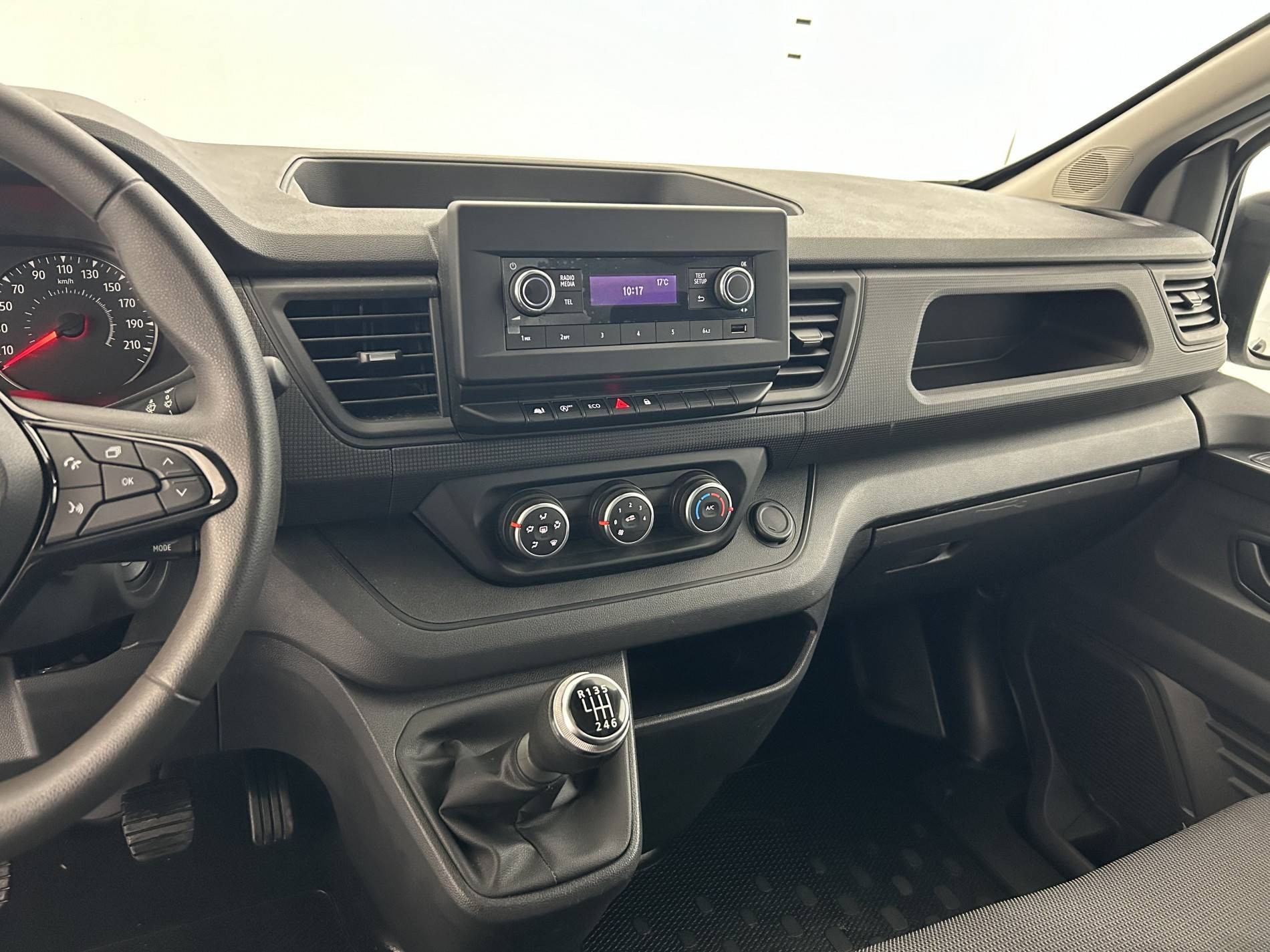 Vente en ligne Renault Trafic 3 Fourgon TRAFIC FGN L1H1 3000 KG BLUE DCI 130 au prix de 24 770 €