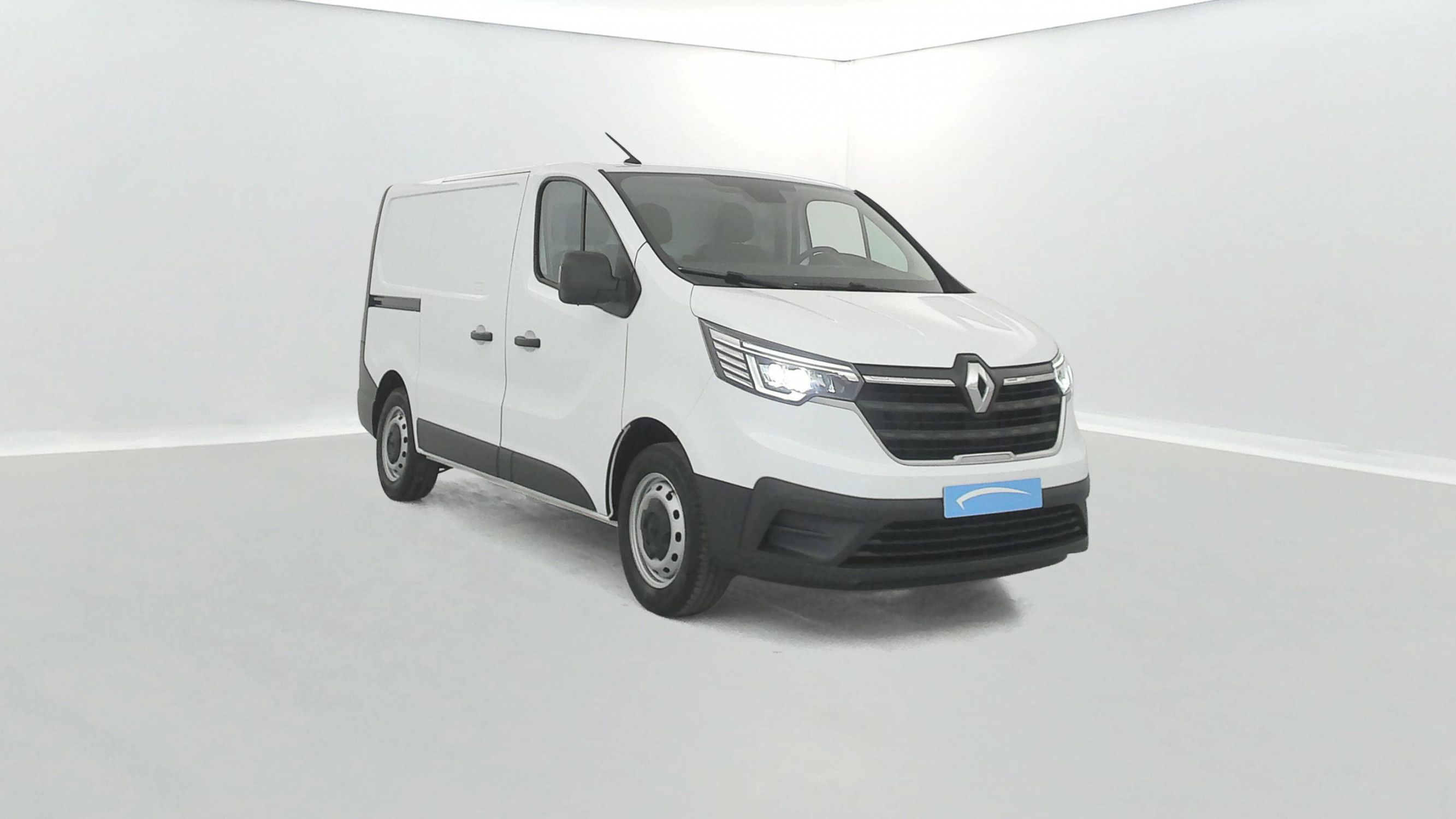 Vente en ligne Renault Trafic 3 Fourgon TRAFIC FGN L1H1 3000 KG BLUE DCI 130 au prix de 24 770 €