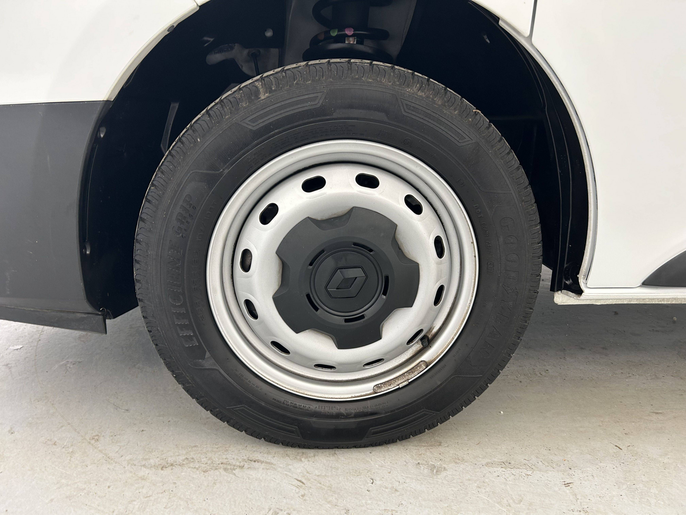 Vente en ligne Renault Trafic 3 Fourgon TRAFIC FGN L1H1 3000 KG BLUE DCI 130 au prix de 24 770 €