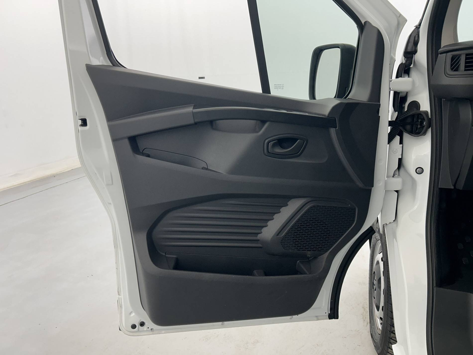 Vente en ligne Renault Trafic 3 Fourgon TRAFIC FGN L1H1 3000 KG BLUE DCI 130 au prix de 24 770 €