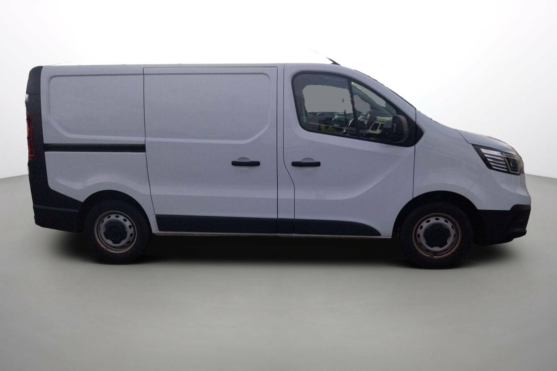 Vente en ligne Renault Trafic 3 Fourgon TRAFIC FGN L1H1 3000 KG BLUE DCI 130 au prix de 24 770 €
