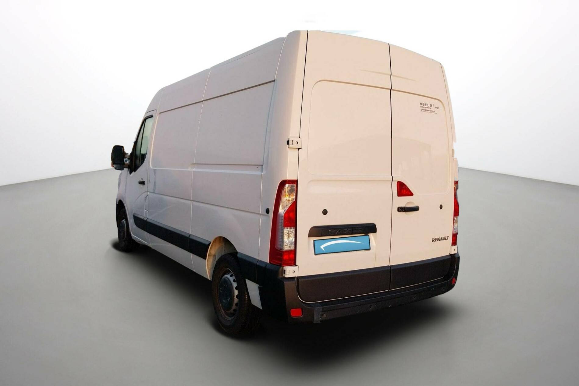 Vente en ligne Renault Master Fourgon MASTER FGN TRAC F3500 L2H2 BLUE DCI 150 au prix de 27 870 €