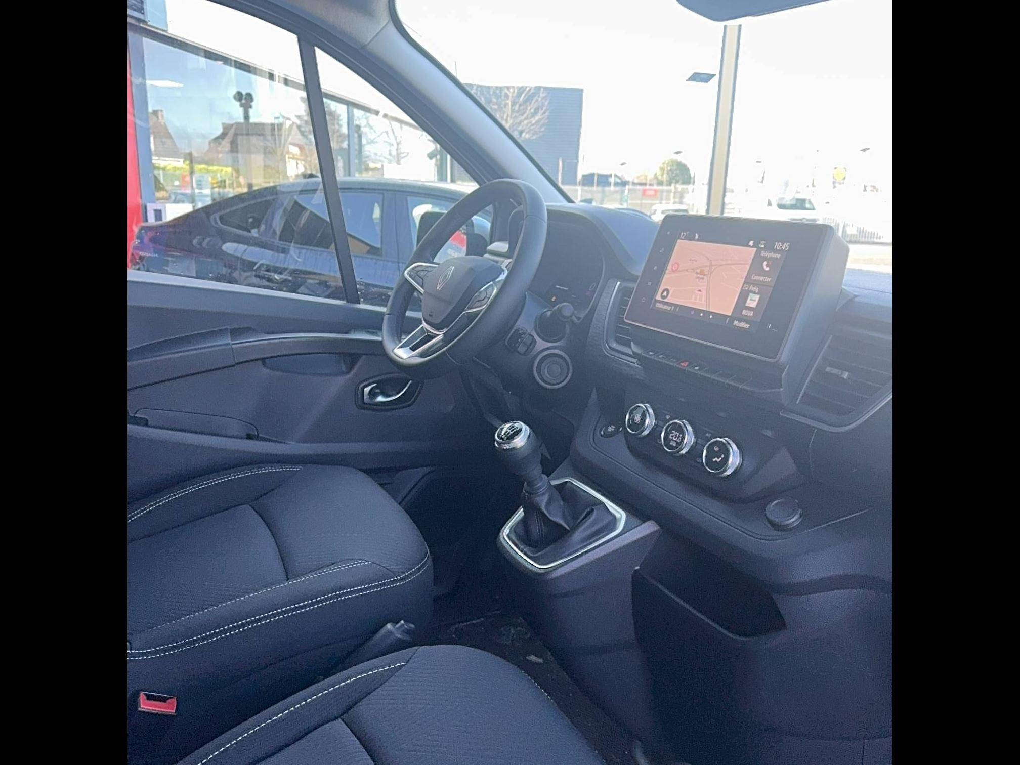 Vente en ligne Renault Trafic Cabine Approfondie TRAFIC CA BLUE DCI 150 L2H1 3T au prix de 45 000 €