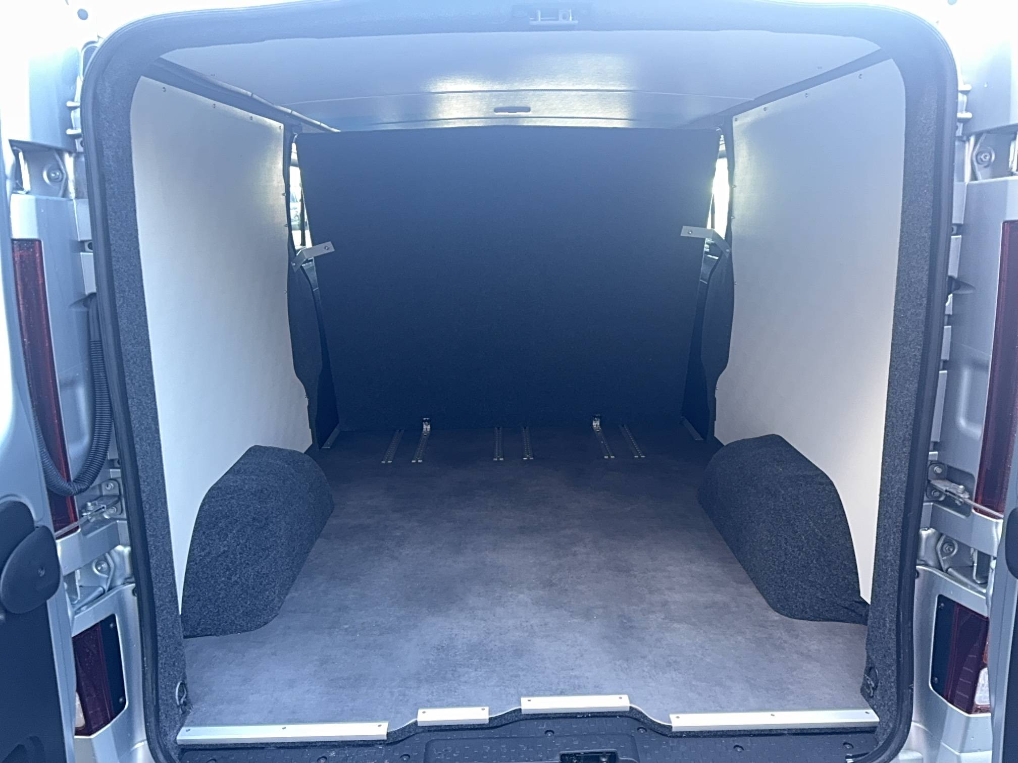 Vente en ligne Renault Trafic Cabine Approfondie TRAFIC CA BLUE DCI 150 L2H1 3T au prix de 45 000 €