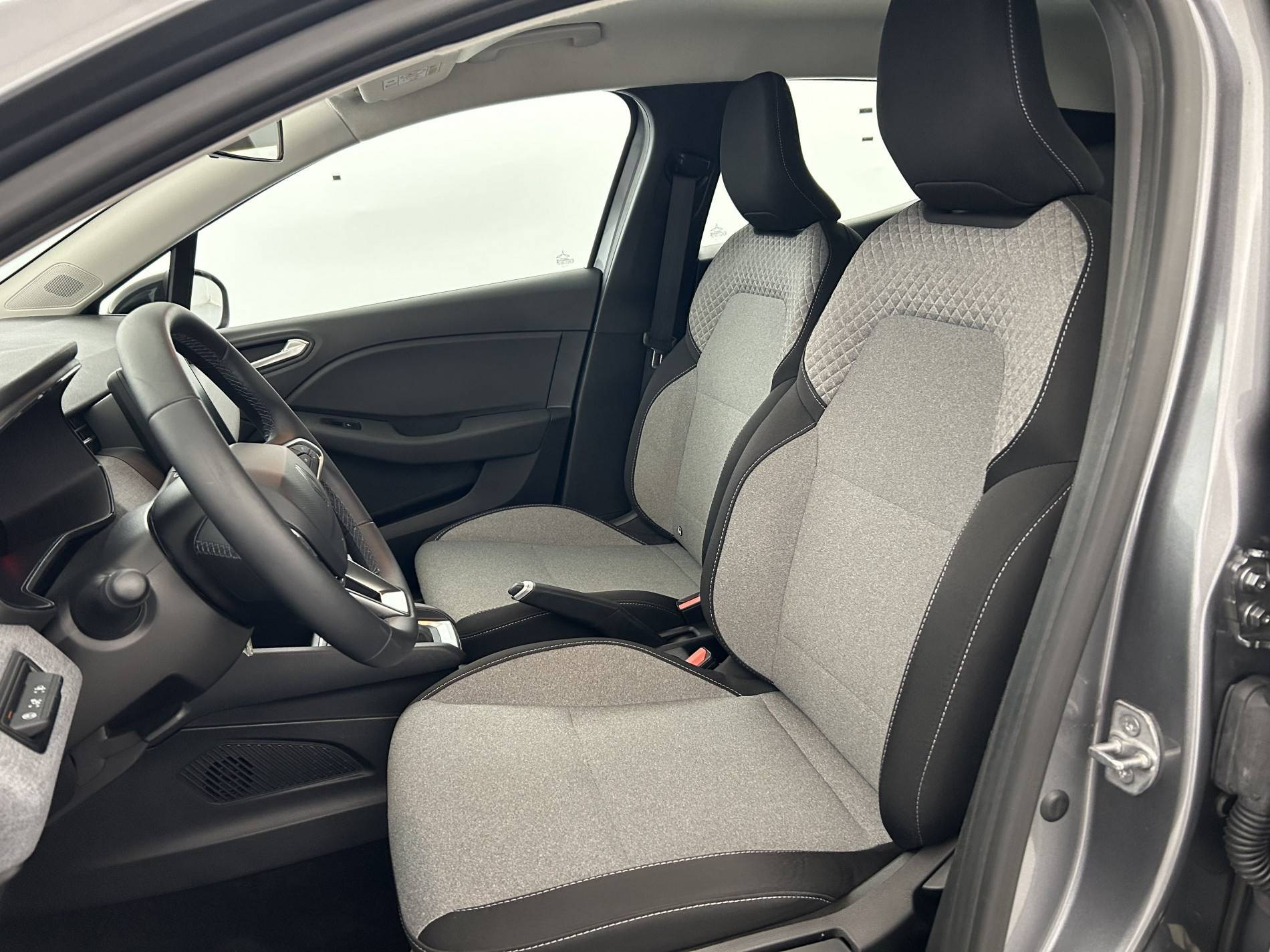 Vente en ligne Renault Clio 5 Clio E-Tech full hybrid 145 ch GSR2 au prix de 20 590 €