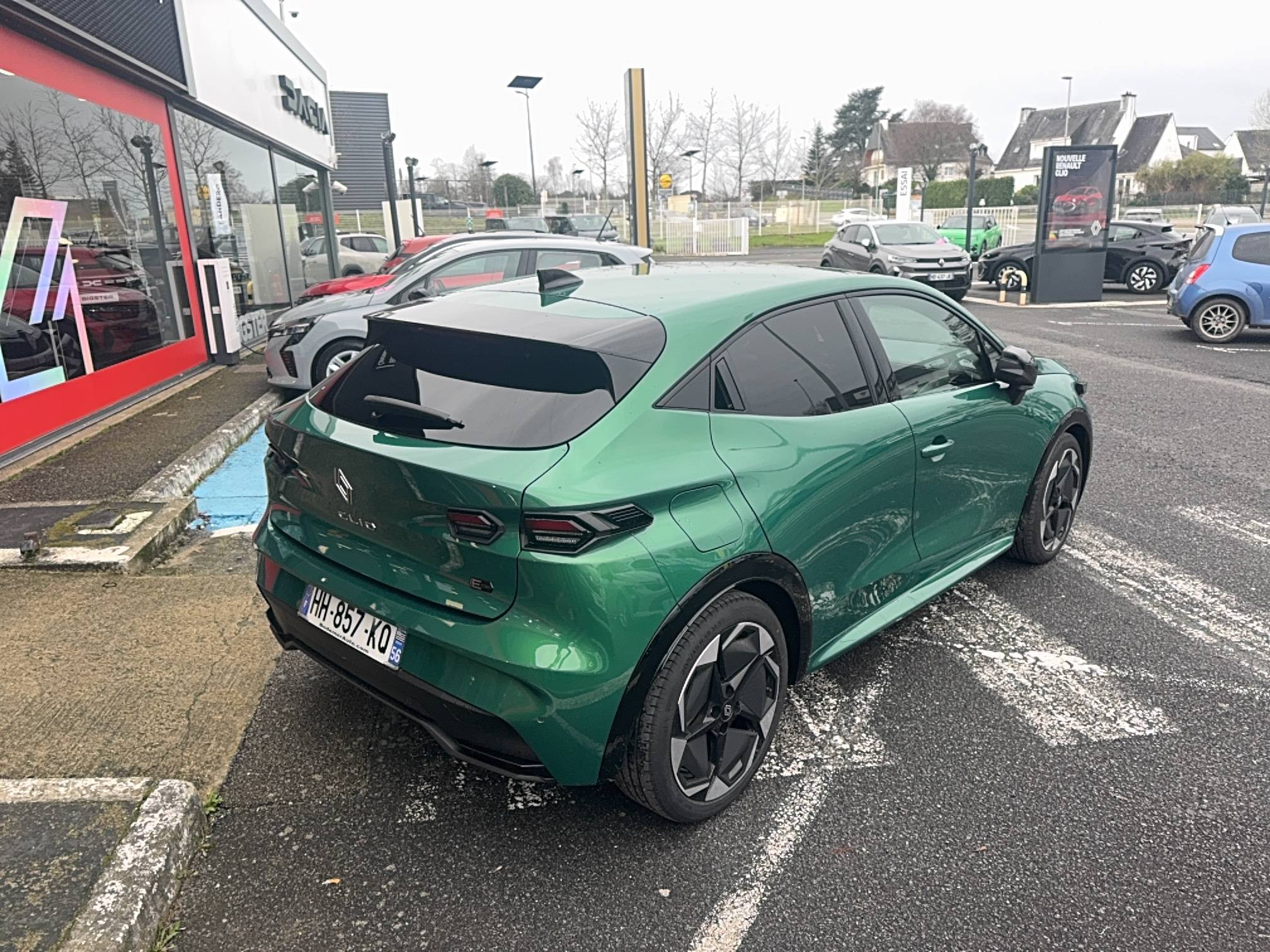 Vente en ligne Renault Clio 6 Clio E-Tech full hybrid 160 ch au prix de 28 200 €