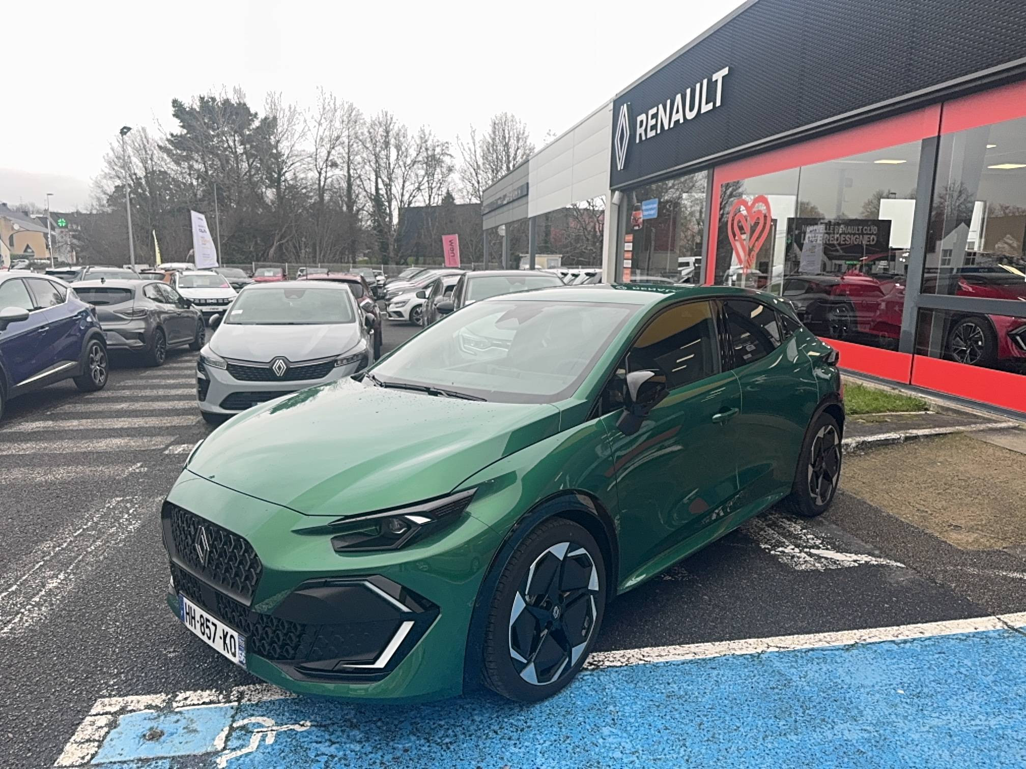 Vente en ligne Renault Clio 6 Clio E-Tech full hybrid 160 ch au prix de 28 200 €