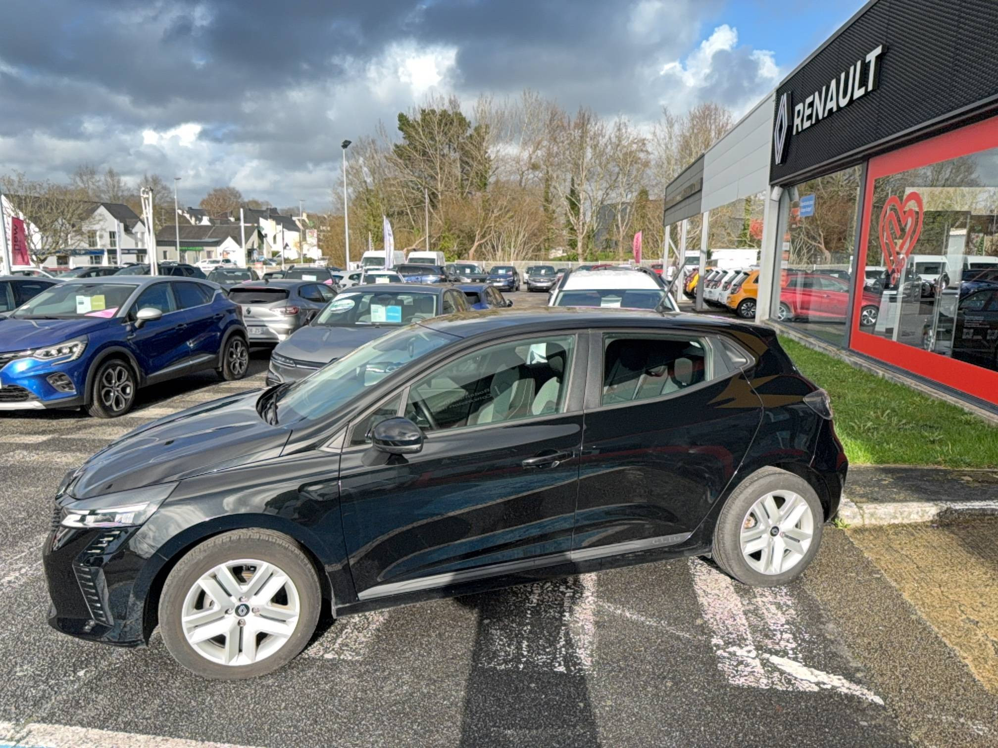 Vente en ligne Renault Clio 5 Clio TCe 90 au prix de 16 490 €