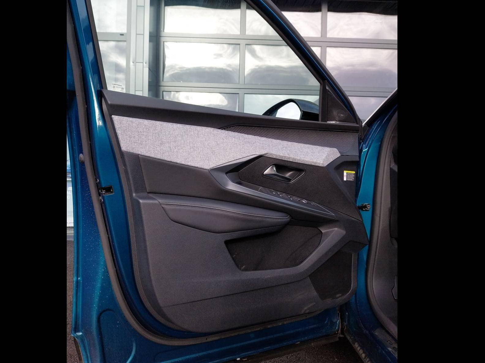 Vente en ligne Peugeot 3008  Hybrid 136 e-DCS6 au prix de 30 990 €