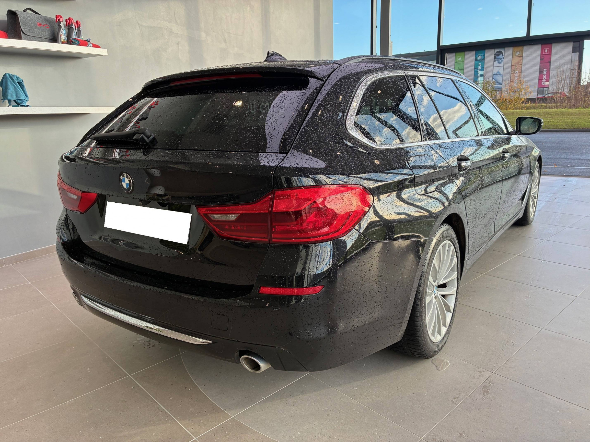 Vente en ligne Bmw Série 5 Touring 530d xDrive 265 ch BVA8 au prix de 29 990 €