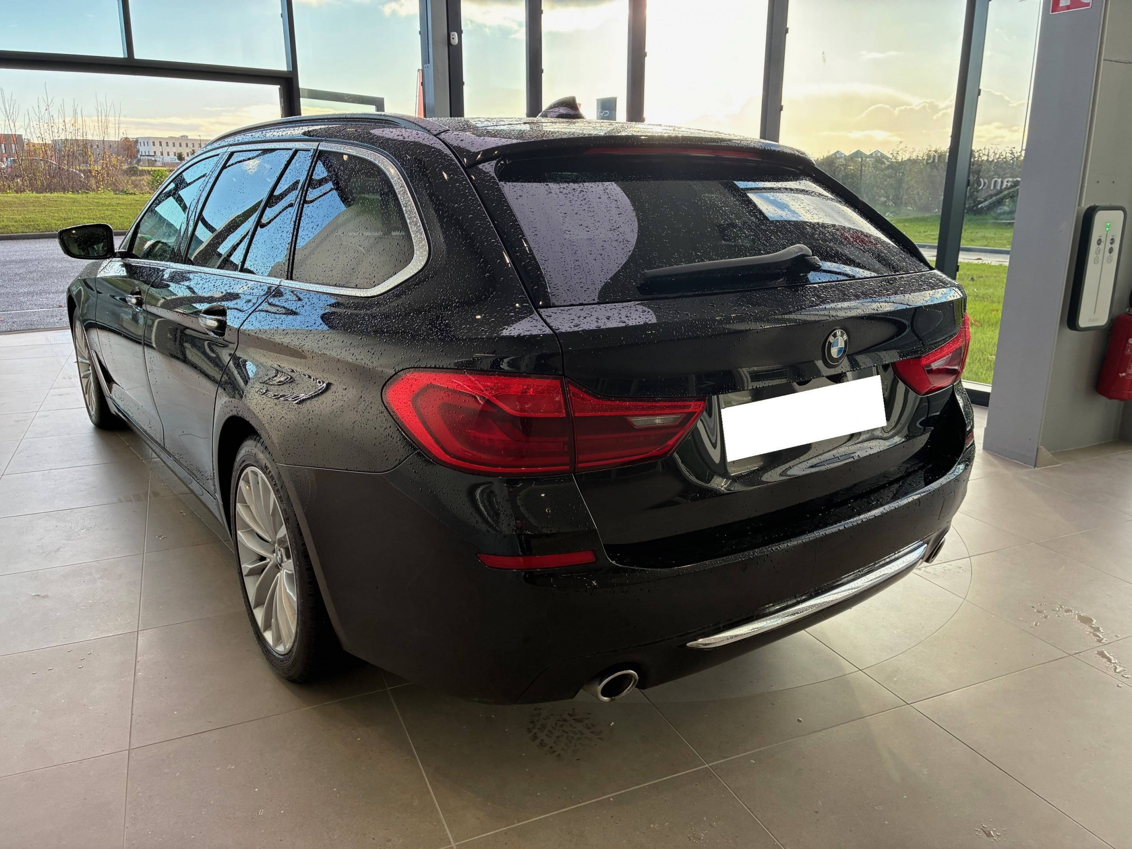 Vente en ligne Bmw Série 5 Touring 530d xDrive 265 ch BVA8 au prix de 29 990 €
