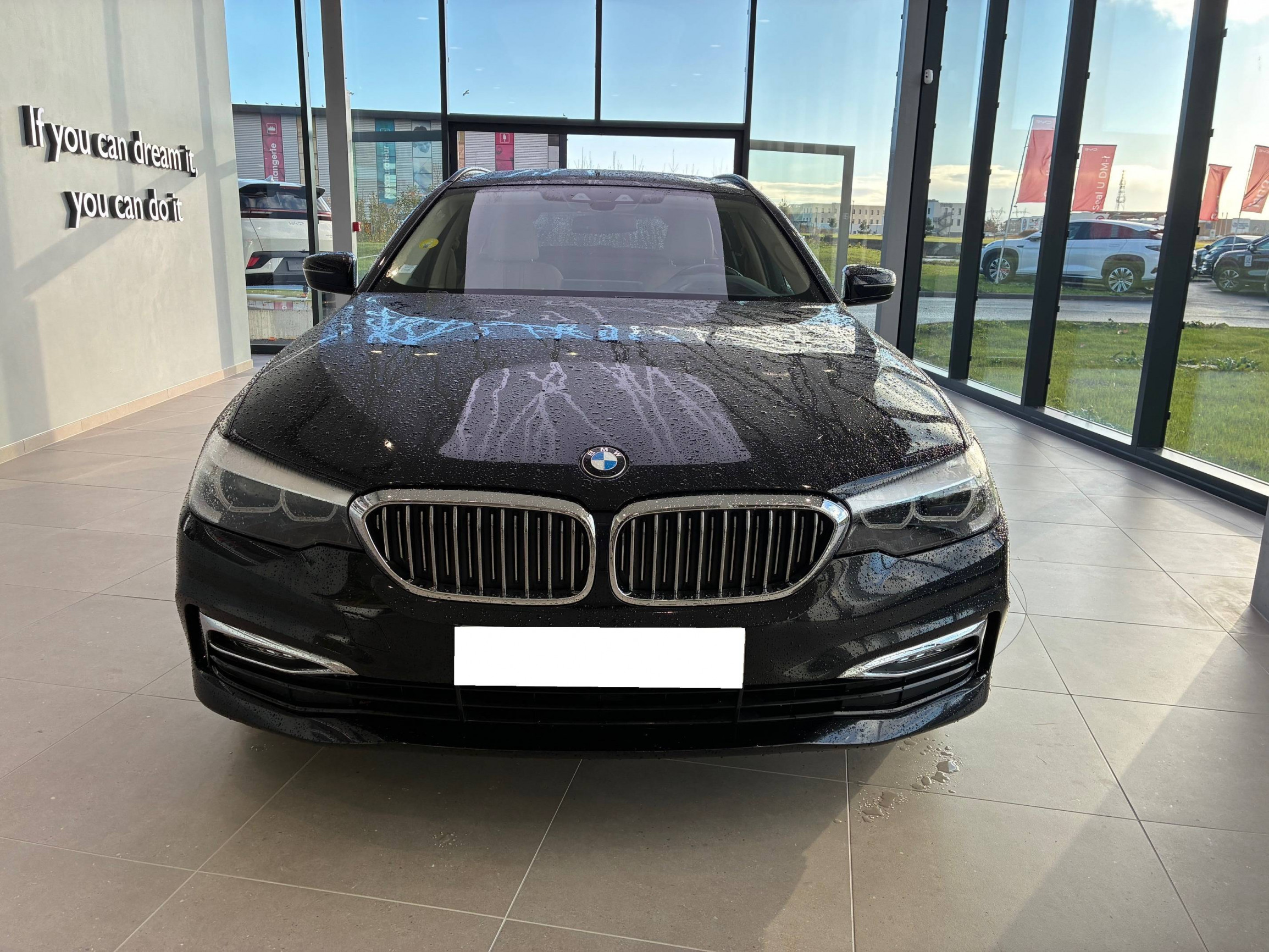 Vente en ligne Bmw Série 5 Touring 530d xDrive 265 ch BVA8 au prix de 29 990 €