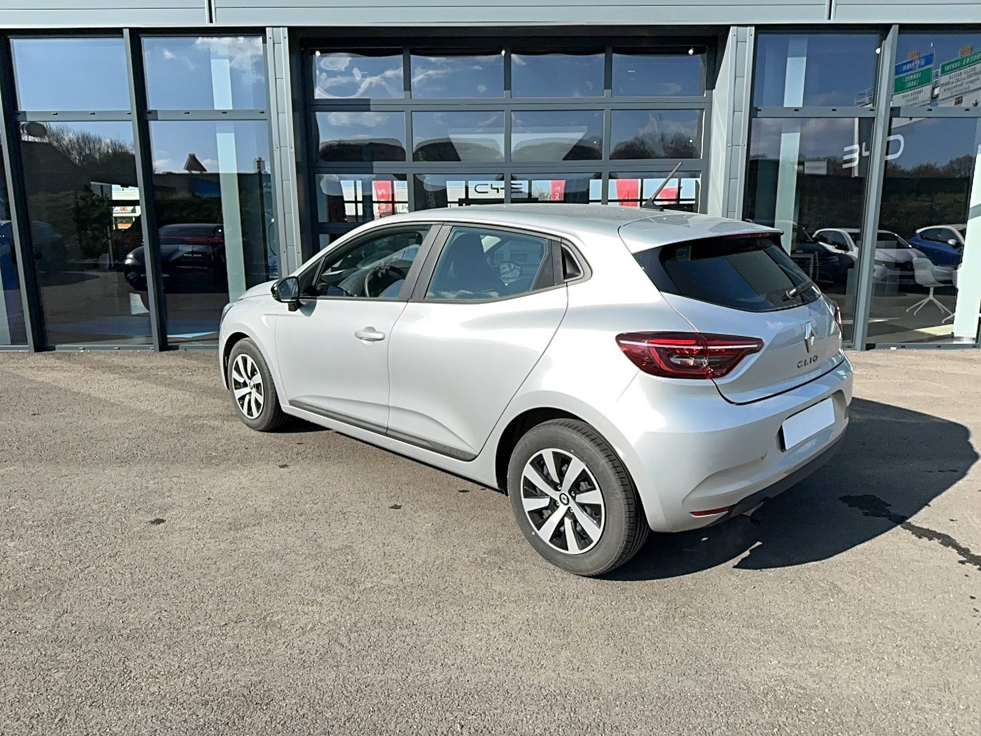 Vente en ligne Renault Clio 5 Clio TCe 90 au prix de 15 990 €