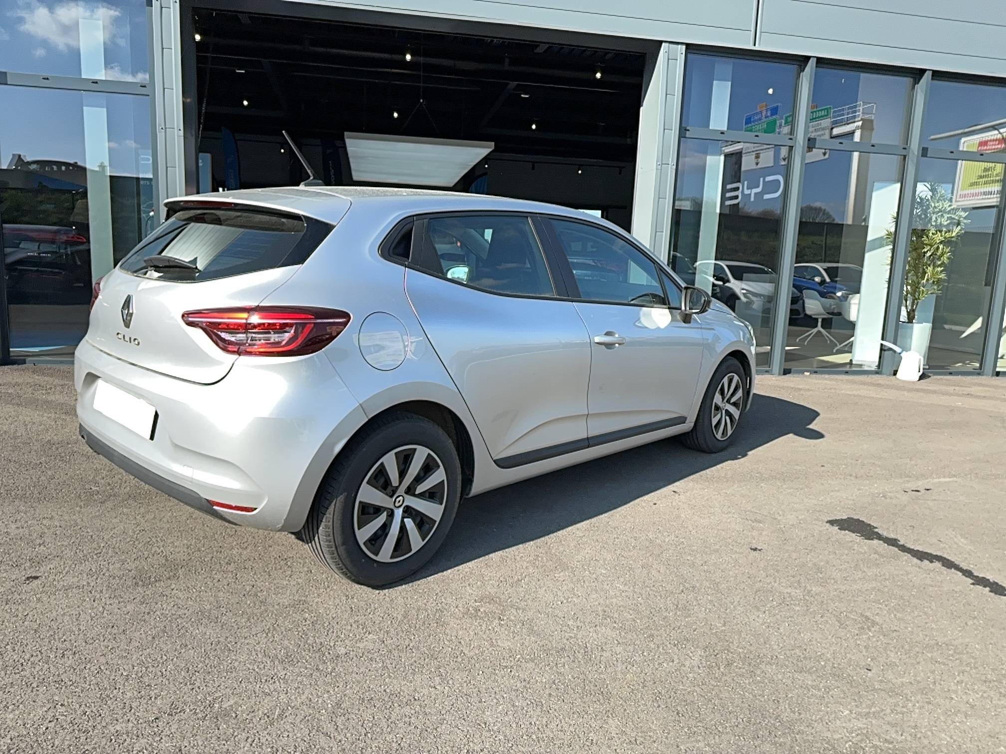 Vente en ligne Renault Clio 5 Clio TCe 90 au prix de 15 990 €