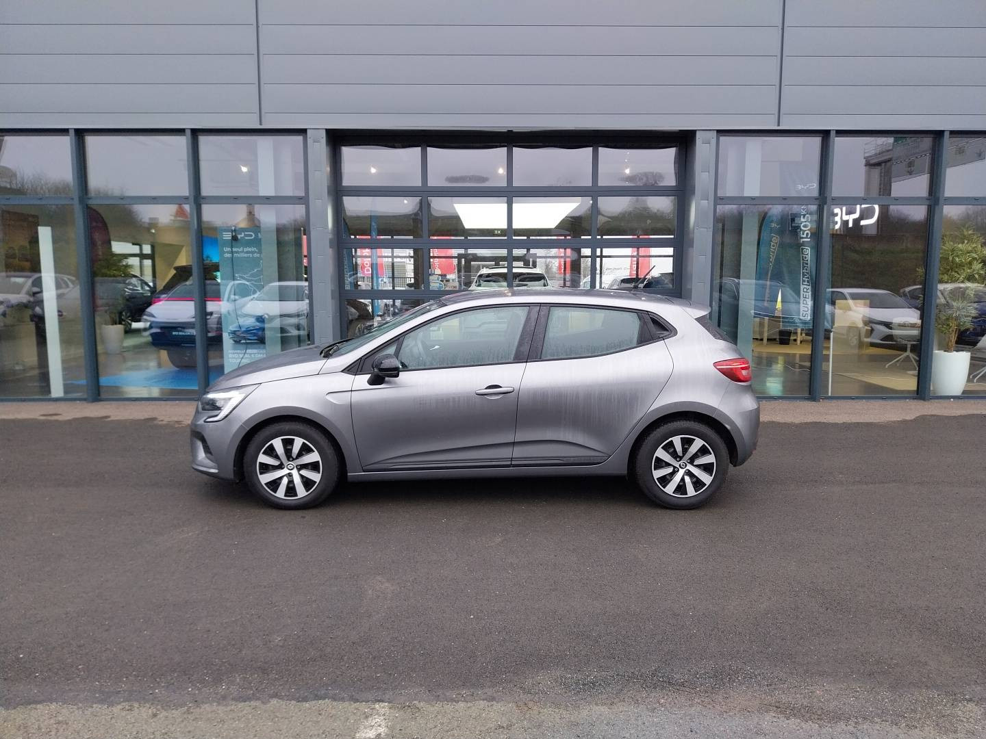 Vente en ligne Renault Clio 5 Clio TCe 90 au prix de 13 790 €