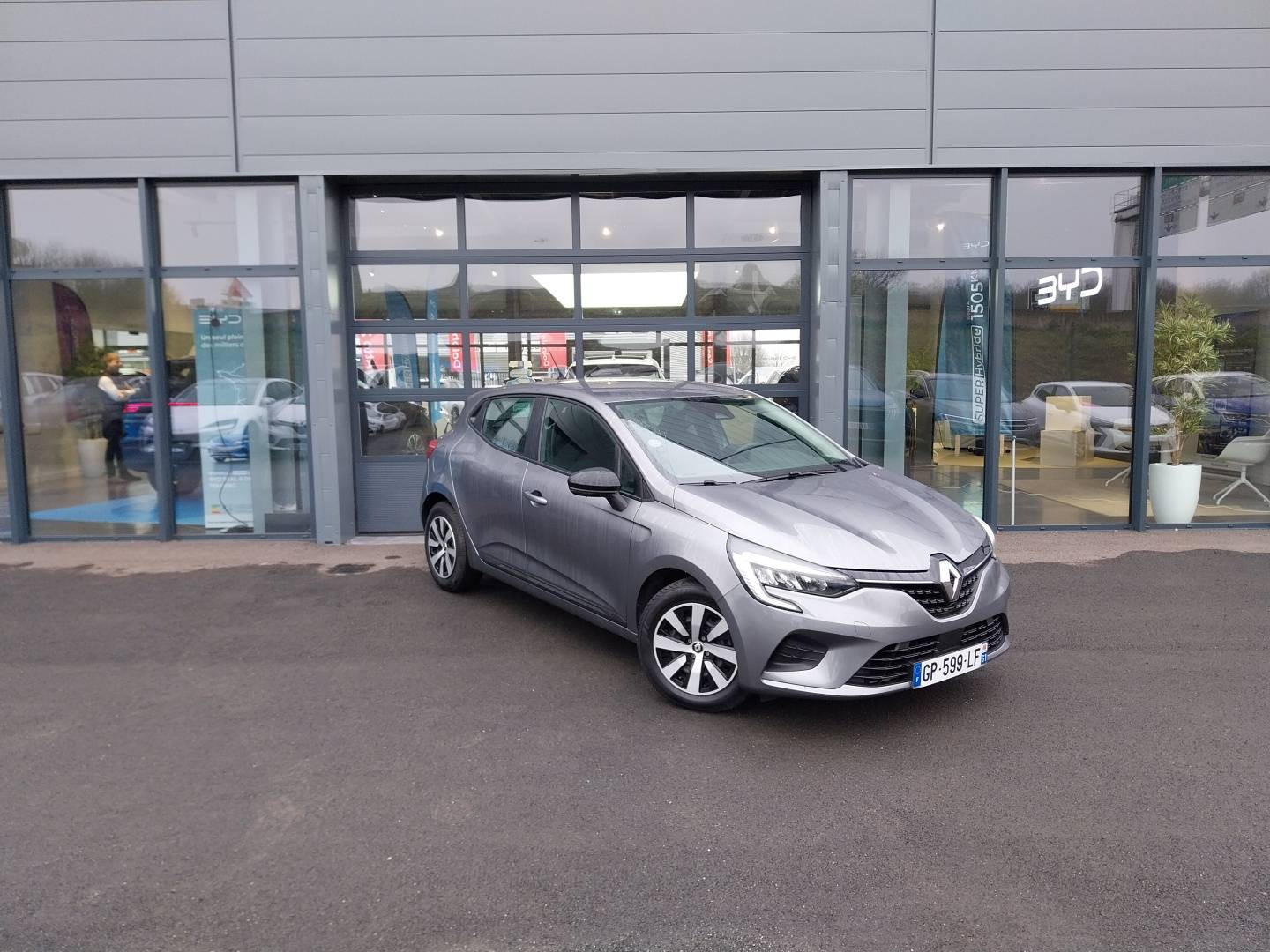 Vente en ligne Renault Clio 5 Clio TCe 90 au prix de 13 790 €