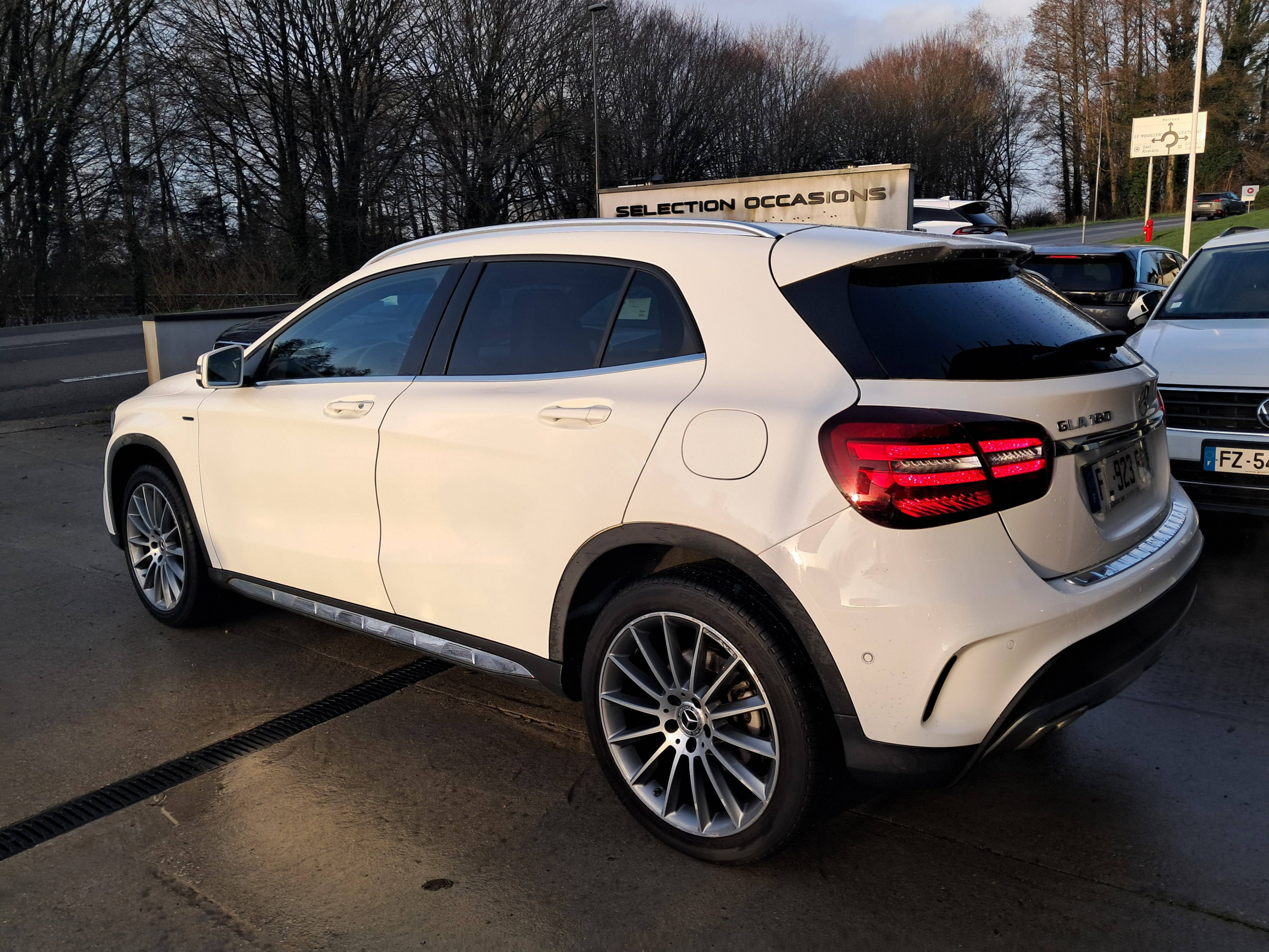 Vente en ligne Mercedes CLA Shooting Brake  180 7G-DCT au prix de 19 490 €