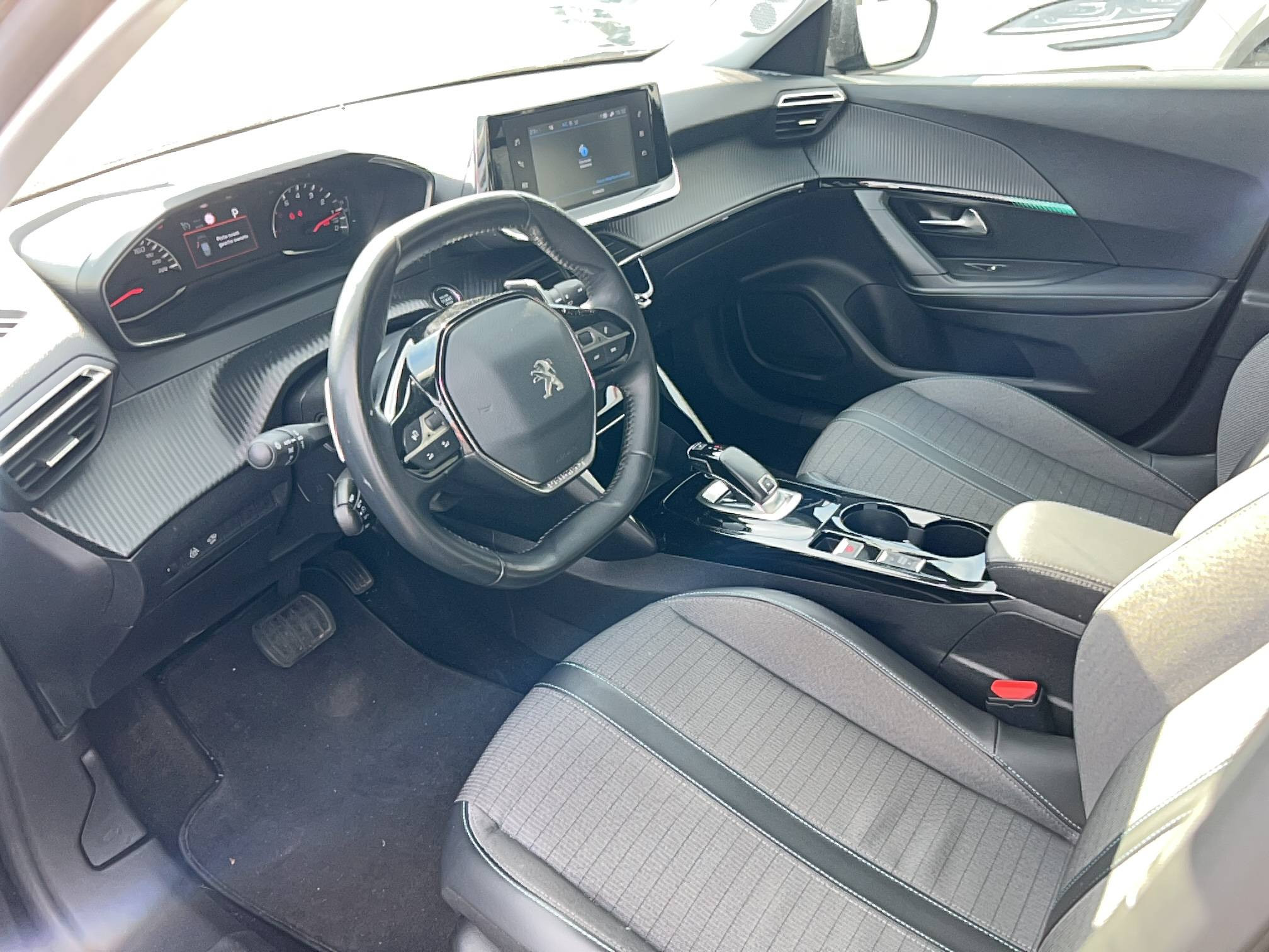 Vente en ligne Peugeot 2008  PureTech 130 S&S EAT8 au prix de 16 490 €