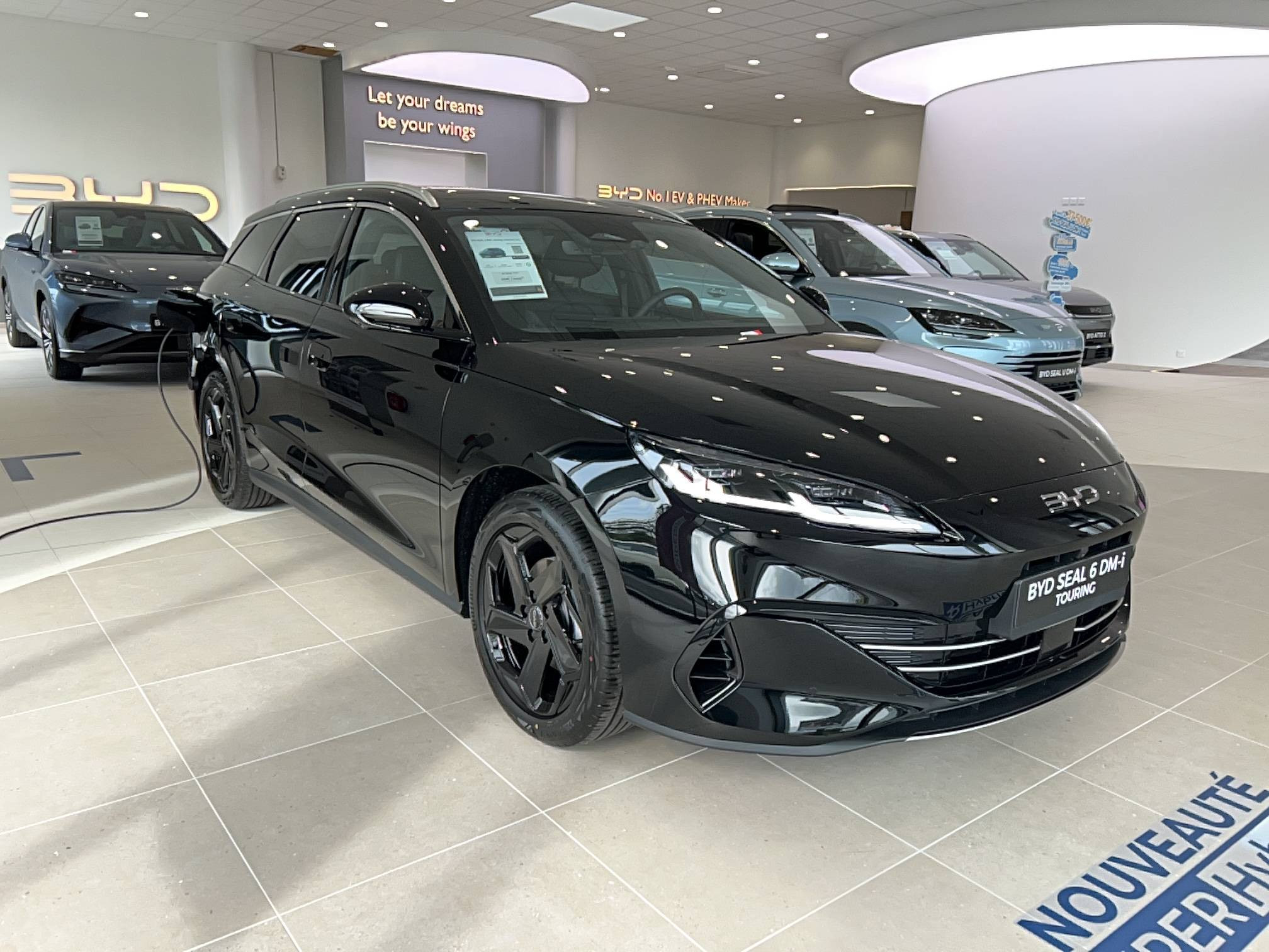 Vente en ligne Byd Seal 6 DM-i Touring  1.5l DM-i 156 kW PHEV au prix de 41 890 €