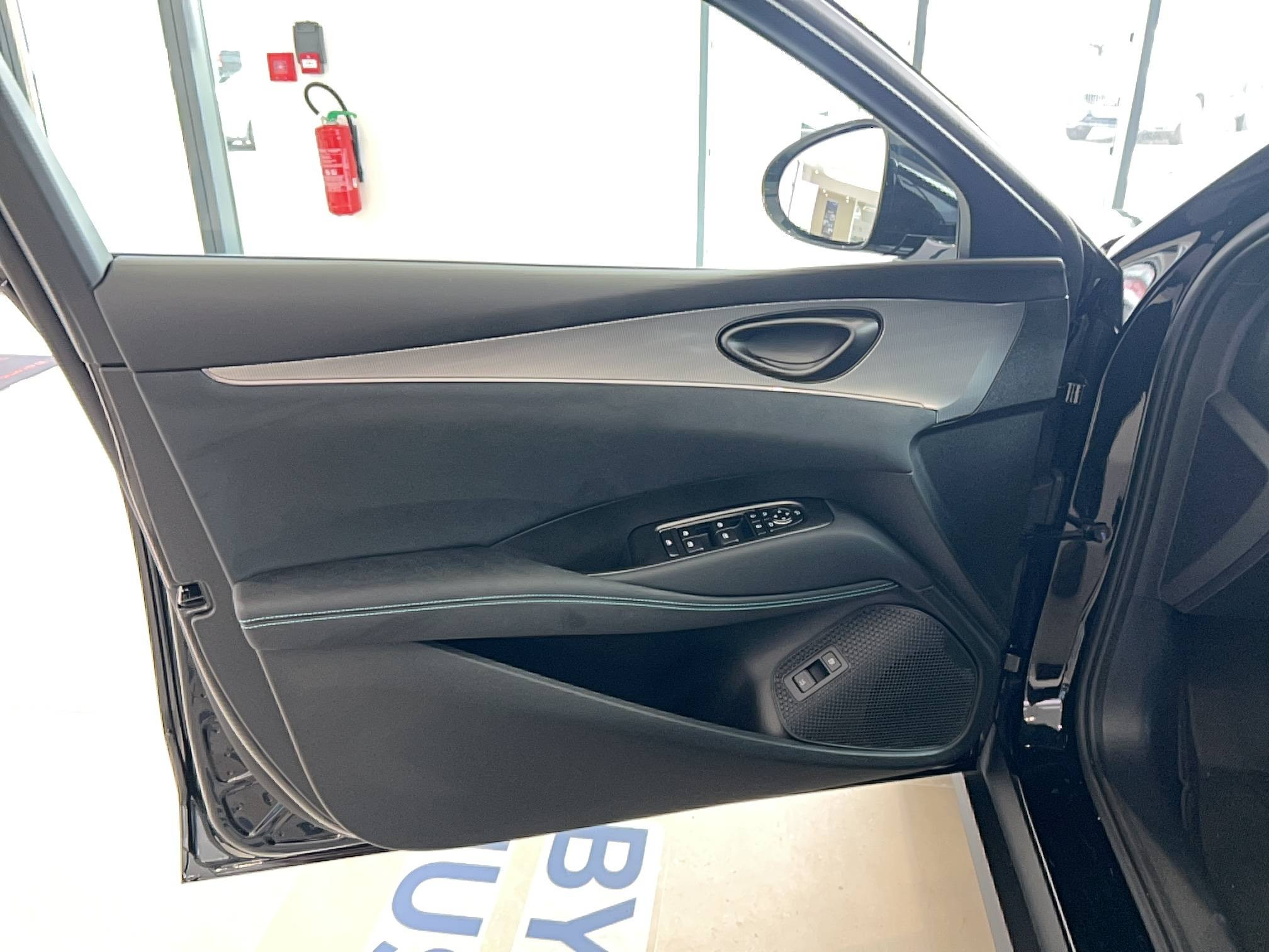 Vente en ligne Byd Seal 6 DM-i Touring  1.5l DM-i 156 kW PHEV au prix de 41 890 €